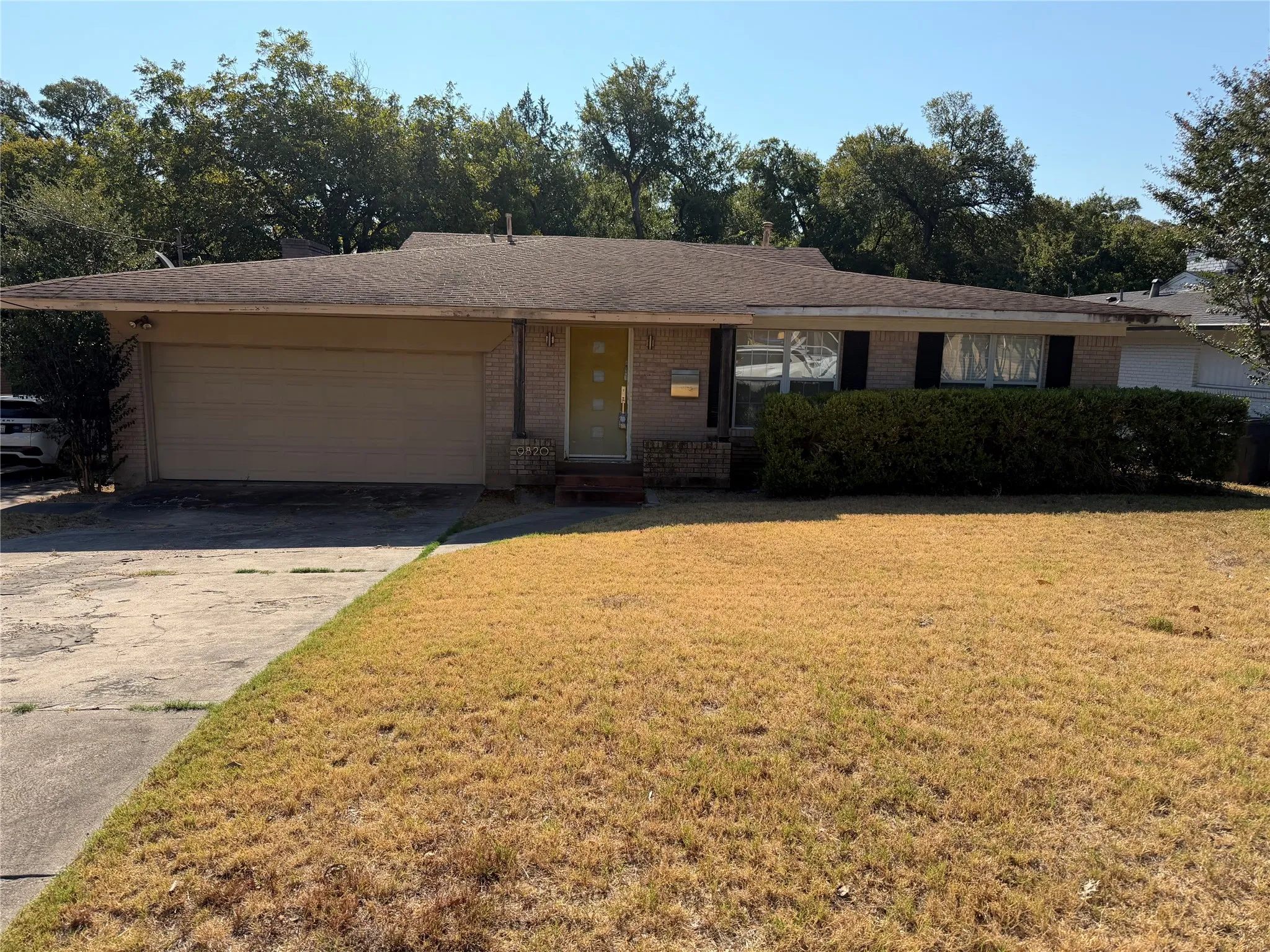 Single Family Residence For Sale in Dallas County , 9820 Ash Creek Drive, Dallas, Texas 75228, 3 Bedroom, 2 Bathroom, 2 Garage spaces, 1,764 Sqft, built in 1957, mls#21374251, Real Estate Agent in Dallas, Homes For Sale in Dallas county, Homes For Sale in Dallas, Realtor in Dallas Texas, Real Estate Brokerage Independent Realty Texas, Luminita Cordes Realtor