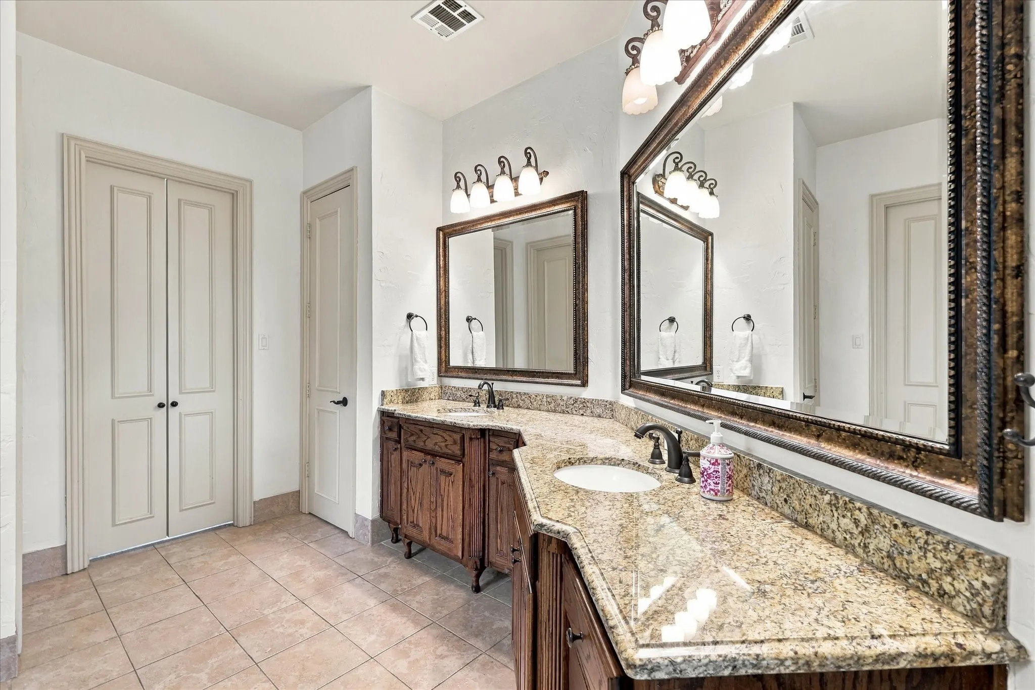 Single Family Residence For Sale in Dallas County , 614 Castle Creek Drive, Coppell, Texas 75019, 4 Bedroom, 4 Bathroom, 3 Garage spaces, 4,227 Sqft, built in 1997, mls#21378740, Real Estate Agent in Coppell, Homes For Sale in Dallas county, Homes For Sale in Coppell, Realtor in Coppell Texas, Real Estate Brokerage Independent Realty Texas, Luminita Cordes Realtor