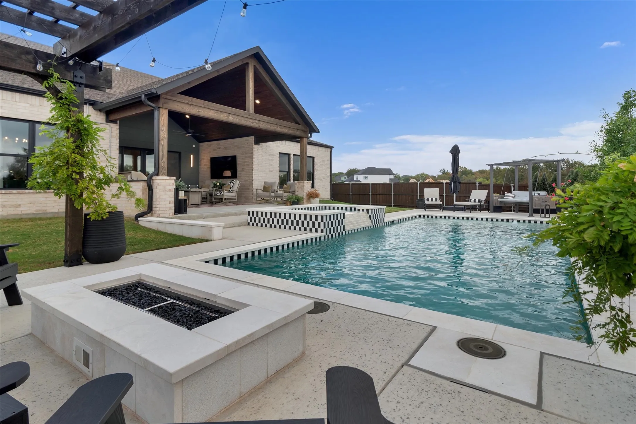 Single Family Residence For Sale in Grayson County , 2702 Stonecrest Drive, Sherman, Texas 75092, 3 Bedroom, 4 Bathroom, 3 Garage spaces, 3,152 Sqft, built in 2024, mls#21378019, Real Estate Agent in Sherman, Homes For Sale in Grayson county, Homes For Sale in Sherman, Realtor in Sherman Texas, Real Estate Brokerage Independent Realty Texas, Luminita Cordes Realtor