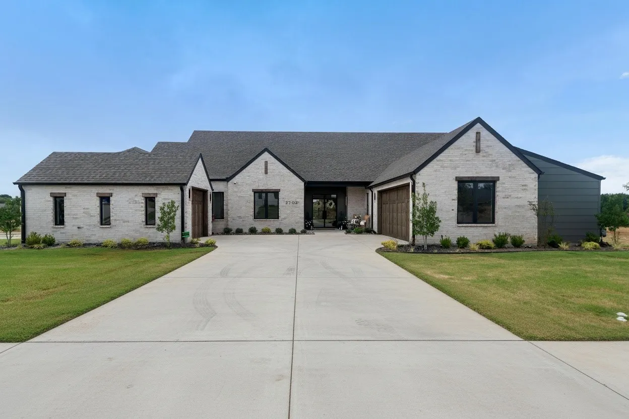 Single Family Residence For Sale in Grayson County , 2702 Stonecrest Drive, Sherman, Texas 75092, 3 Bedroom, 4 Bathroom, 3 Garage spaces, 3,152 Sqft, built in 2024, mls#21378019, Real Estate Agent in Sherman, Homes For Sale in Grayson county, Homes For Sale in Sherman, Realtor in Sherman Texas, Real Estate Brokerage Independent Realty Texas, Luminita Cordes Realtor