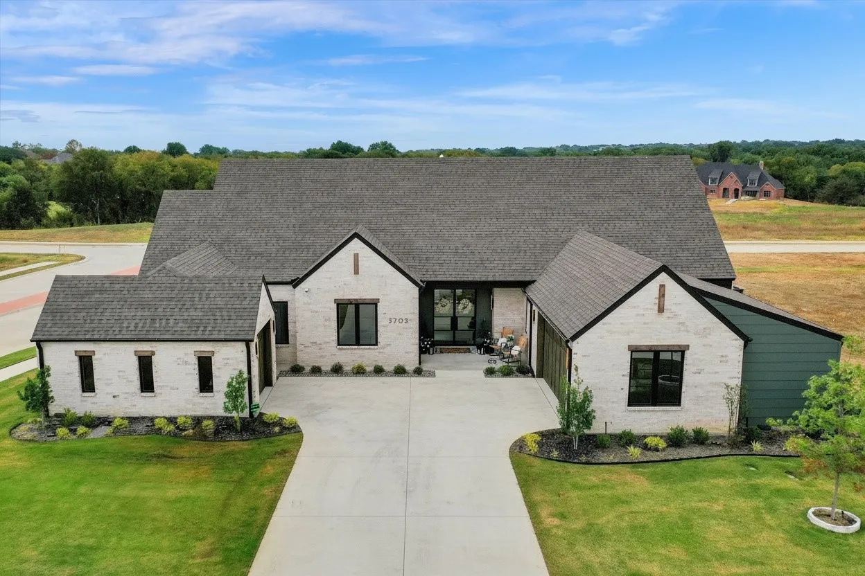 Single Family Residence For Sale in Grayson County , 2702 Stonecrest Drive, Sherman, Texas 75092, 3 Bedroom, 4 Bathroom, 3 Garage spaces, 3,152 Sqft, built in 2024, mls#21378019, Real Estate Agent in Sherman, Homes For Sale in Grayson county, Homes For Sale in Sherman, Realtor in Sherman Texas, Real Estate Brokerage Independent Realty Texas, Luminita Cordes Realtor