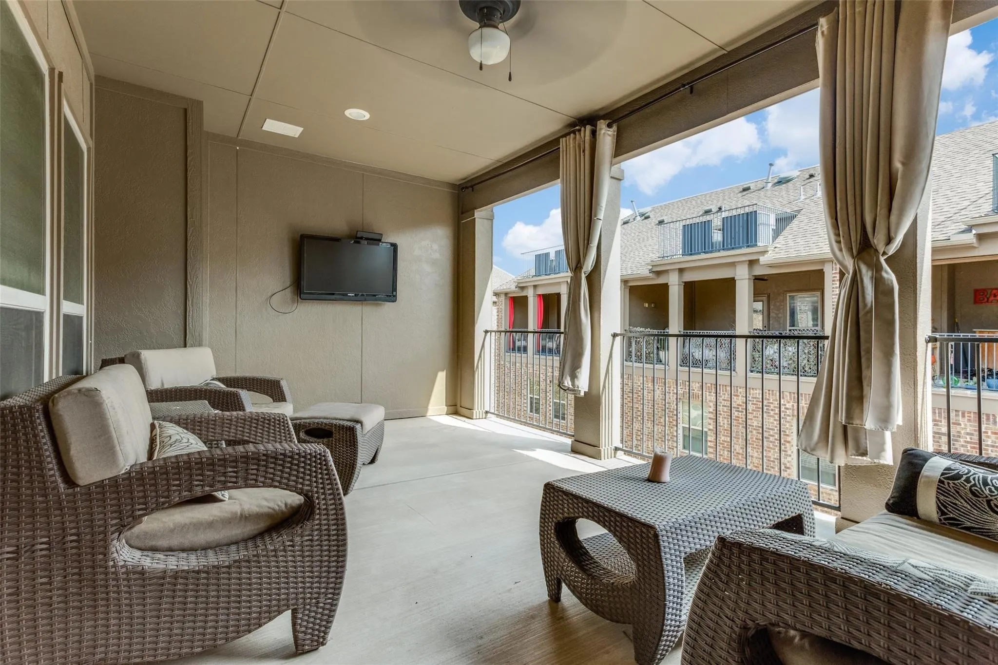 Townhouse For Sale in Collin County , 5716 Kate Avenue, Plano, Texas 75024, 3 Bedroom, 4 Bathroom, 2 Garage spaces, 2,065 Sqft, built in 2012, mls#21378758, Real Estate Agent in Plano, Homes For Sale in Collin county, Homes For Sale in Plano, Realtor in Plano Texas, Real Estate Brokerage Independent Realty Texas, Luminita Cordes Realtor