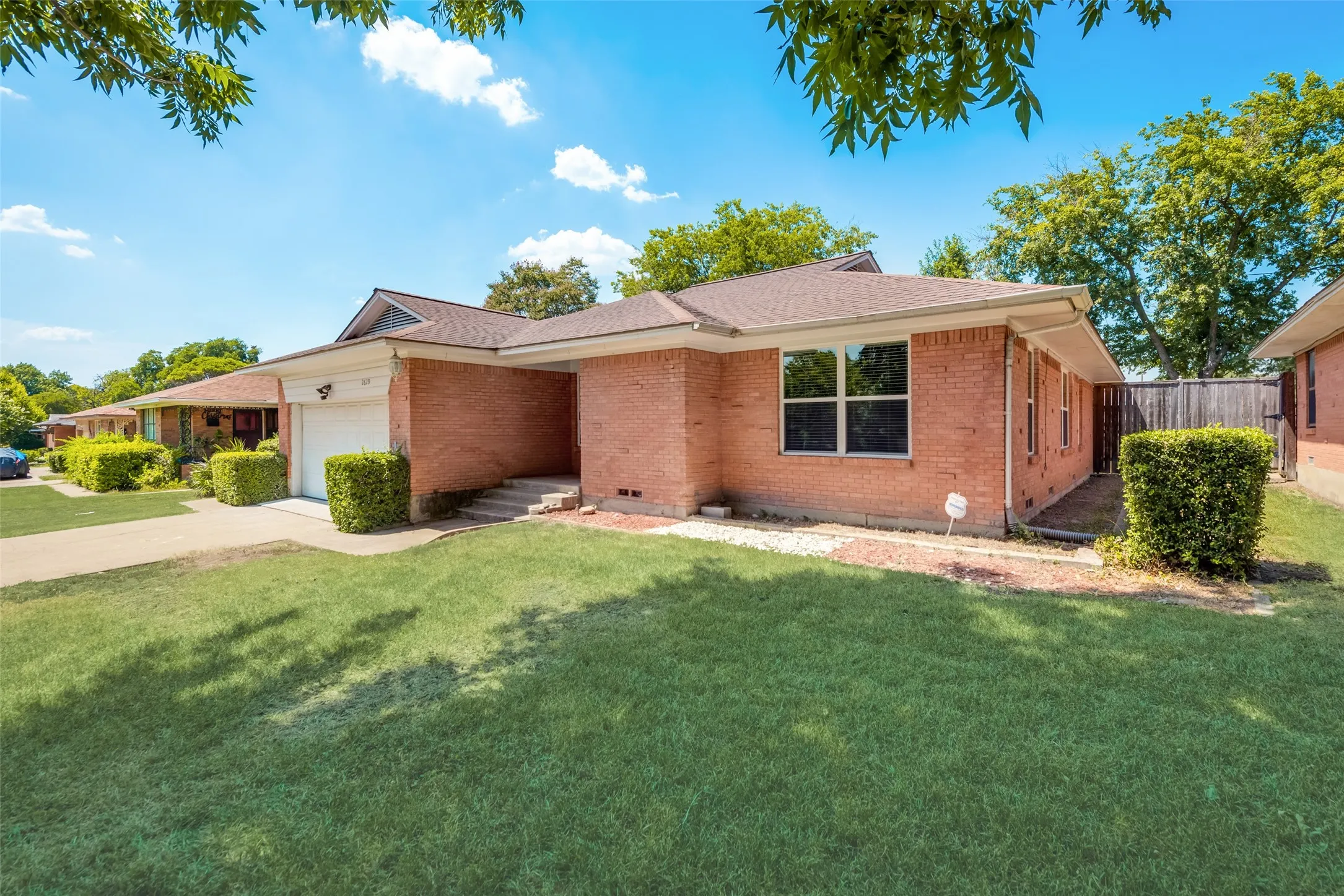 Single Family Residence For Rent in Dallas County , 2629 San Medina Avenue, Dallas, Texas 75228, 3 Bedroom, 2 Bathroom, 2 Garage spaces, 1,545 Sqft, built in 1956, mls#21378759, Real Estate Agent in Dallas, Homes For Rent in Dallas county, Homes For Rent in Dallas, Realtor in Dallas Texas, Real Estate Brokerage Independent Realty Texas, Luminita Cordes Realtor