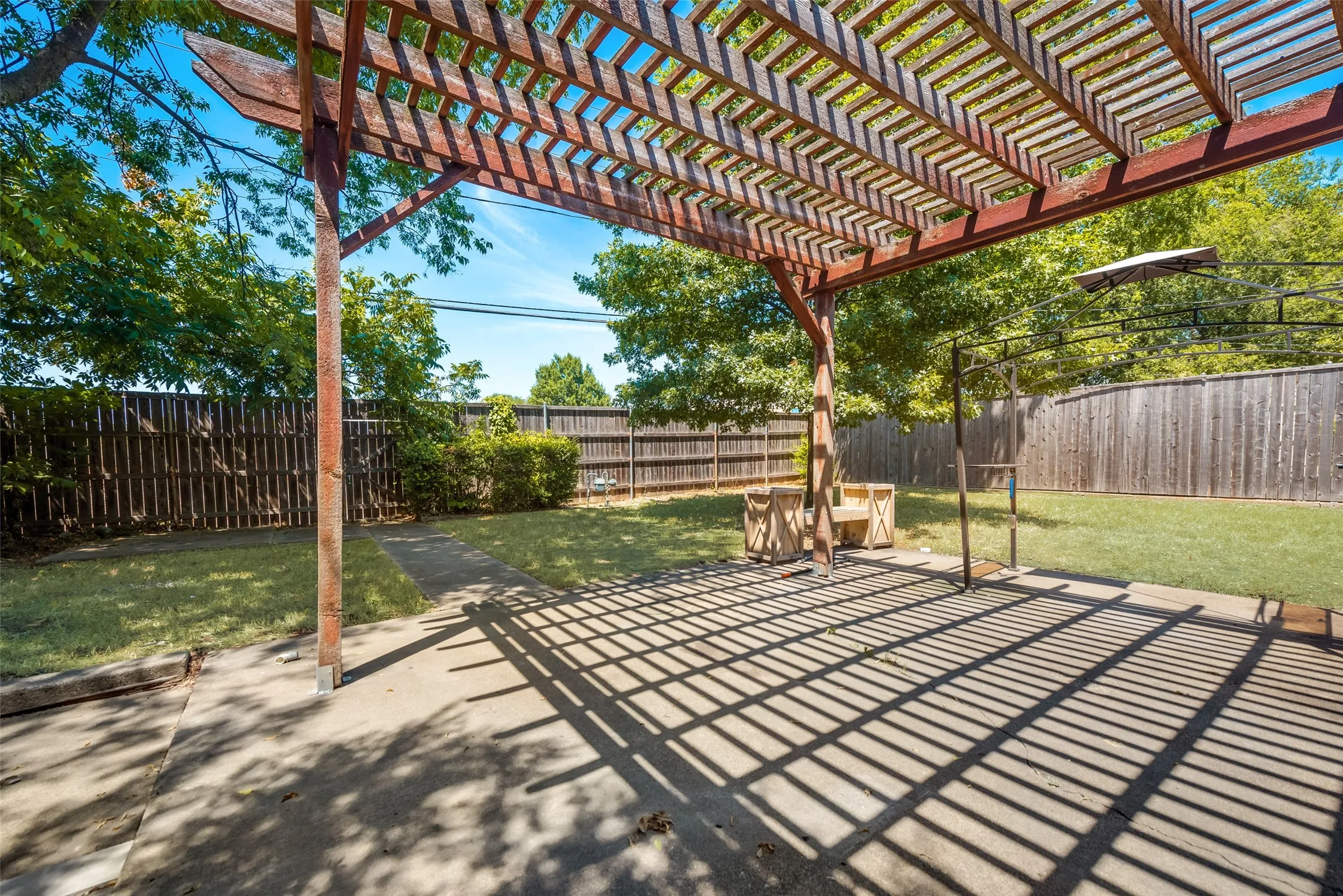 Single Family Residence For Rent in Dallas County , 2629 San Medina Avenue, Dallas, Texas 75228, 3 Bedroom, 2 Bathroom, 2 Garage spaces, 1,545 Sqft, built in 1956, mls#21378759, Real Estate Agent in Dallas, Homes For Rent in Dallas county, Homes For Rent in Dallas, Realtor in Dallas Texas, Real Estate Brokerage Independent Realty Texas, Luminita Cordes Realtor