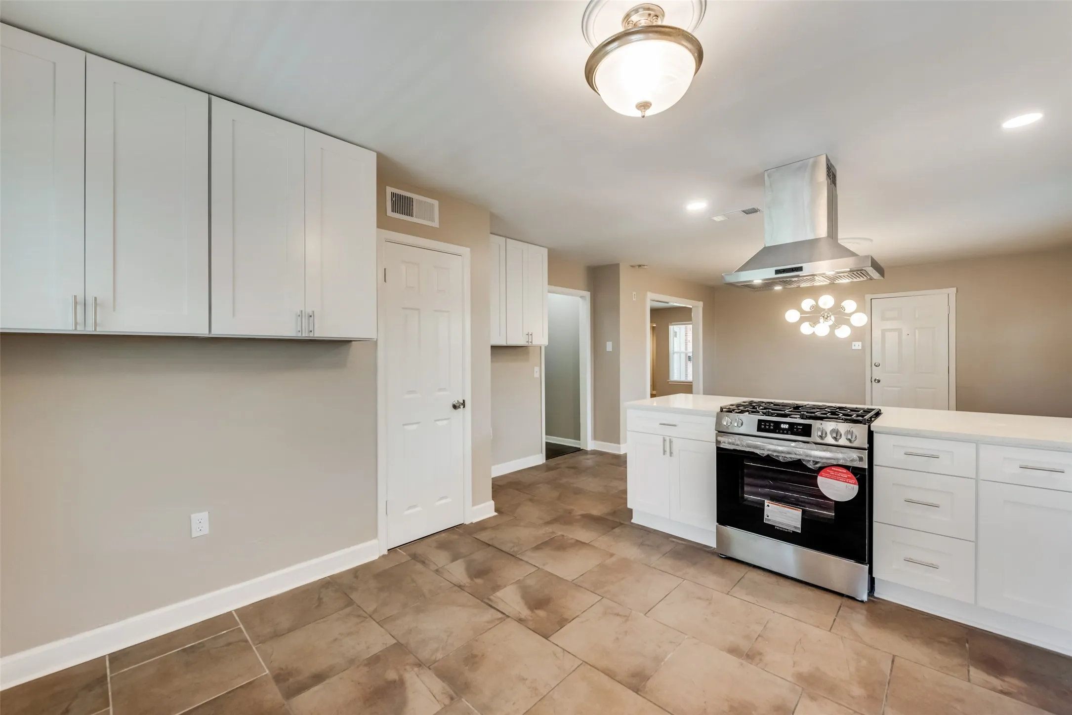 Single Family Residence For Rent in Dallas County , 2629 San Medina Avenue, Dallas, Texas 75228, 3 Bedroom, 2 Bathroom, 2 Garage spaces, 1,545 Sqft, built in 1956, mls#21378759, Real Estate Agent in Dallas, Homes For Rent in Dallas county, Homes For Rent in Dallas, Realtor in Dallas Texas, Real Estate Brokerage Independent Realty Texas, Luminita Cordes Realtor