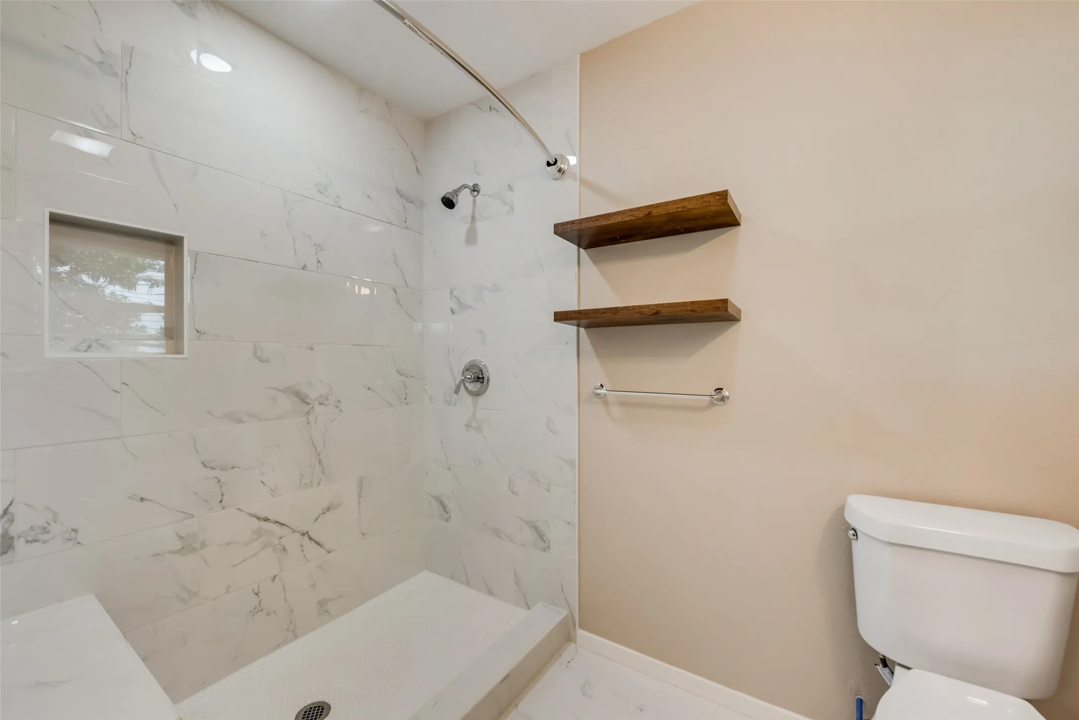 Single Family Residence For Rent in Dallas County , 2629 San Medina Avenue, Dallas, Texas 75228, 3 Bedroom, 2 Bathroom, 2 Garage spaces, 1,545 Sqft, built in 1956, mls#21378759, Real Estate Agent in Dallas, Homes For Rent in Dallas county, Homes For Rent in Dallas, Realtor in Dallas Texas, Real Estate Brokerage Independent Realty Texas, Luminita Cordes Realtor