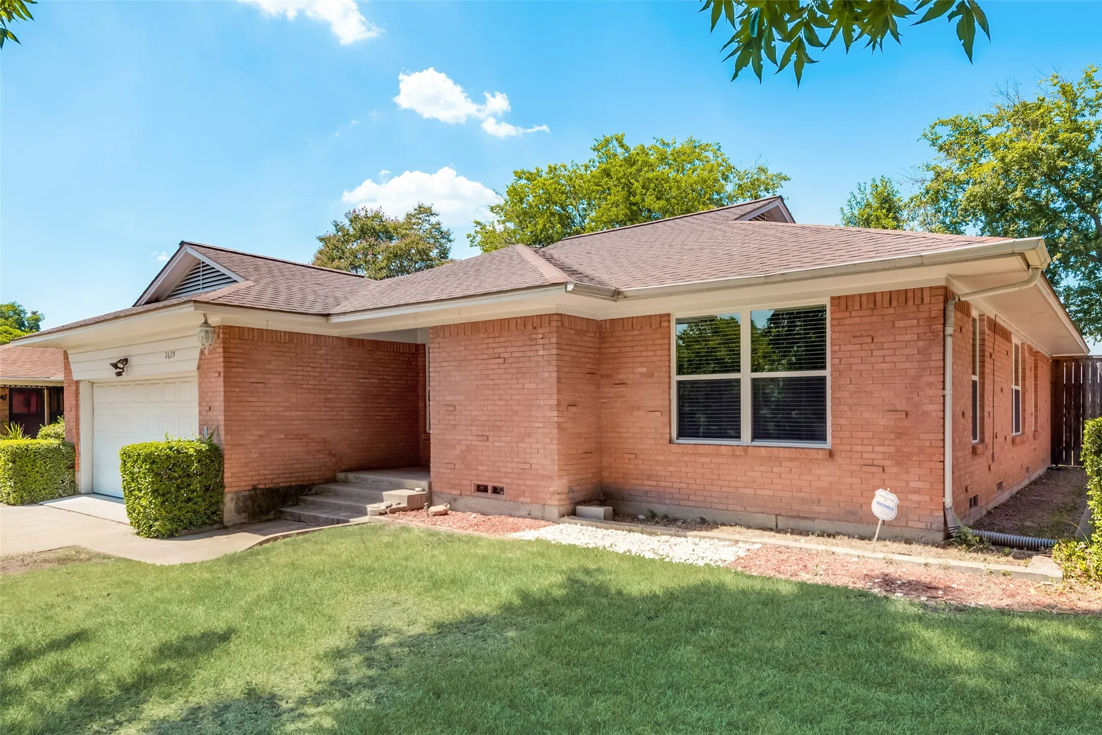 Single Family Residence For Rent in Dallas County , 2629 San Medina Avenue, Dallas, Texas 75228, 3 Bedroom, 2 Bathroom, 2 Garage spaces, 1,545 Sqft, built in 1956, mls#21378759, Real Estate Agent in Dallas, Homes For Rent in Dallas county, Homes For Rent in Dallas, Realtor in Dallas Texas, Real Estate Brokerage Independent Realty Texas, Luminita Cordes Realtor