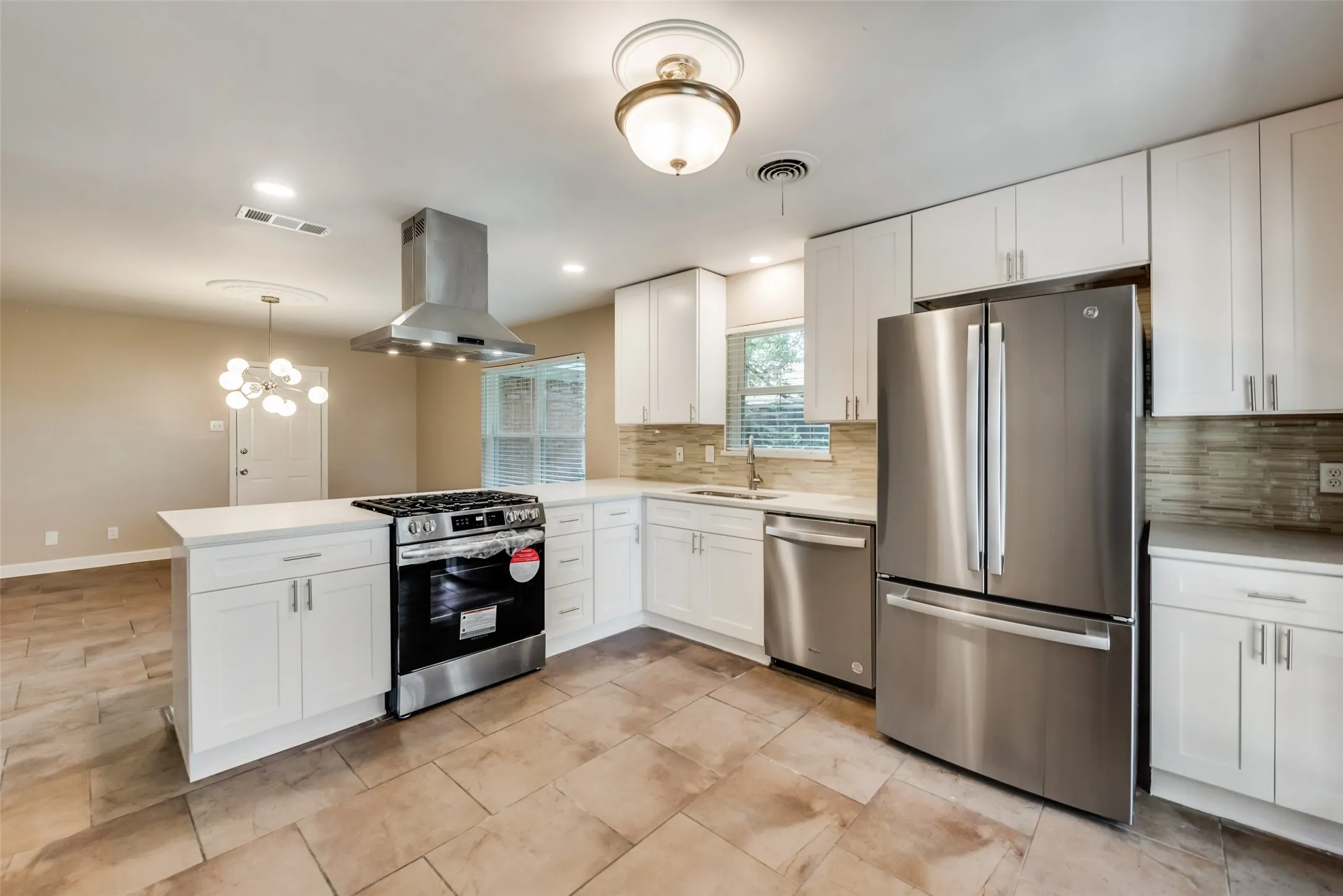 Single Family Residence For Rent in Dallas County , 2629 San Medina Avenue, Dallas, Texas 75228, 3 Bedroom, 2 Bathroom, 2 Garage spaces, 1,545 Sqft, built in 1956, mls#21378759, Real Estate Agent in Dallas, Homes For Rent in Dallas county, Homes For Rent in Dallas, Realtor in Dallas Texas, Real Estate Brokerage Independent Realty Texas, Luminita Cordes Realtor