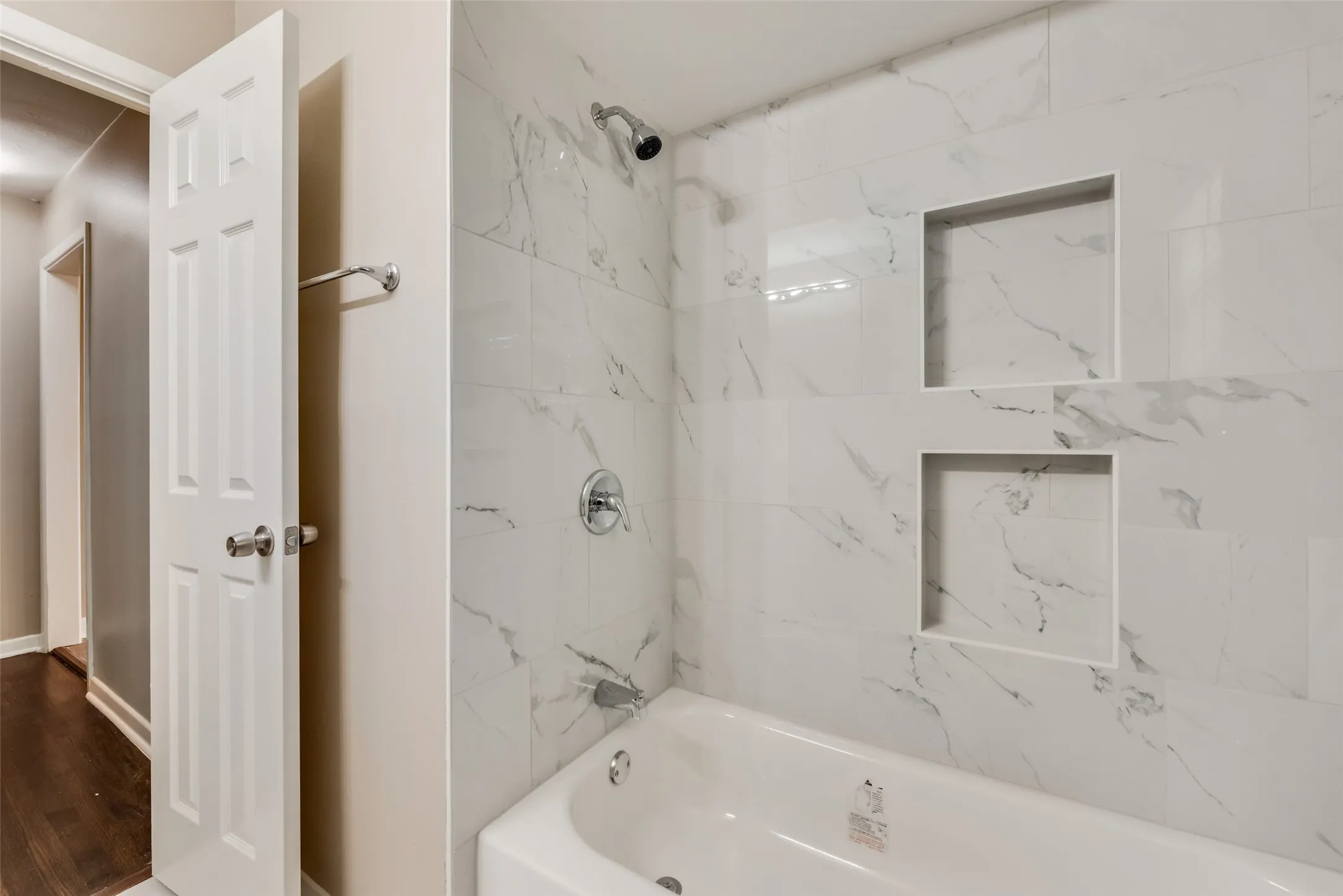 Single Family Residence For Rent in Dallas County , 2629 San Medina Avenue, Dallas, Texas 75228, 3 Bedroom, 2 Bathroom, 2 Garage spaces, 1,545 Sqft, built in 1956, mls#21378759, Real Estate Agent in Dallas, Homes For Rent in Dallas county, Homes For Rent in Dallas, Realtor in Dallas Texas, Real Estate Brokerage Independent Realty Texas, Luminita Cordes Realtor