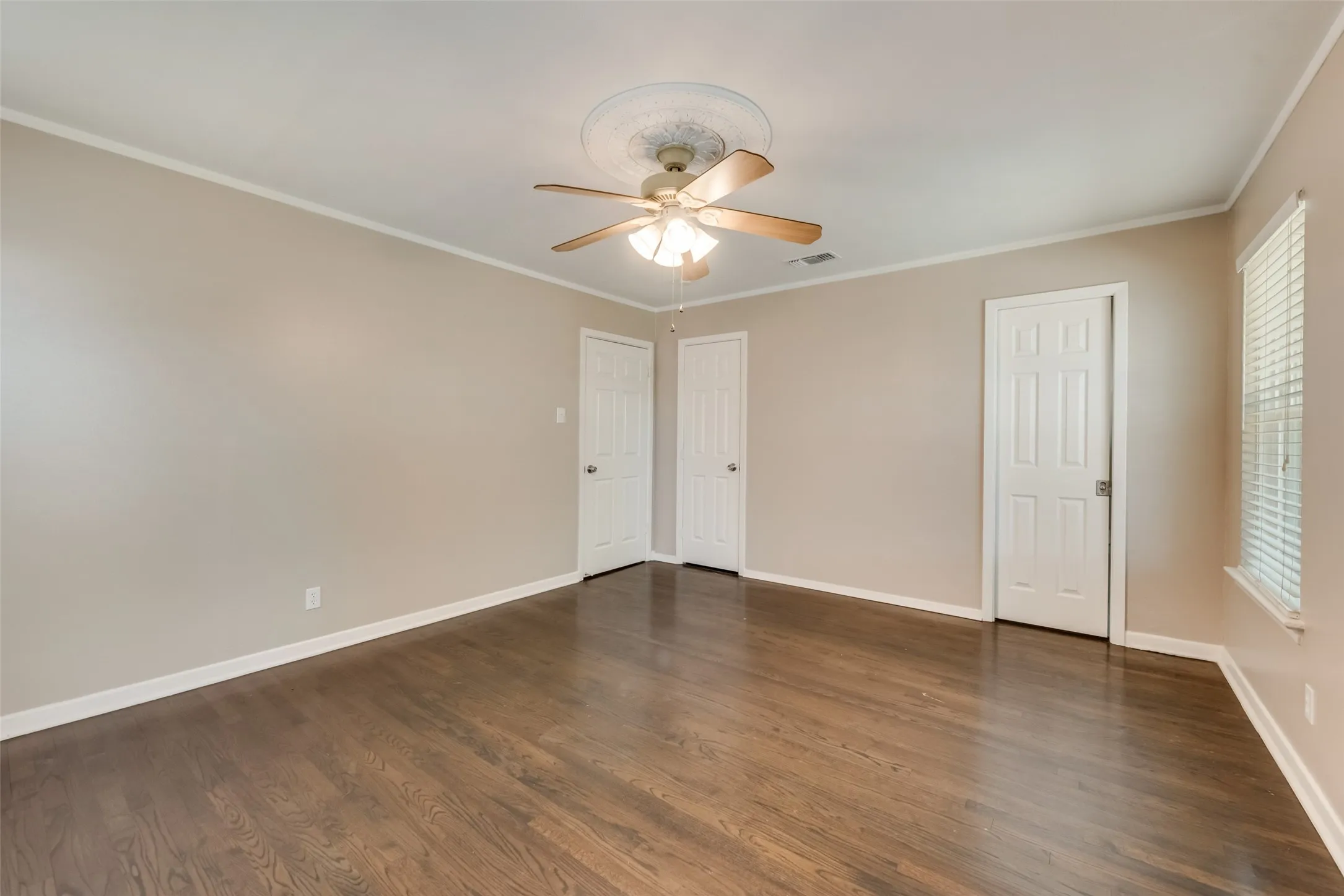 Single Family Residence For Rent in Dallas County , 2629 San Medina Avenue, Dallas, Texas 75228, 3 Bedroom, 2 Bathroom, 2 Garage spaces, 1,545 Sqft, built in 1956, mls#21378759, Real Estate Agent in Dallas, Homes For Rent in Dallas county, Homes For Rent in Dallas, Realtor in Dallas Texas, Real Estate Brokerage Independent Realty Texas, Luminita Cordes Realtor