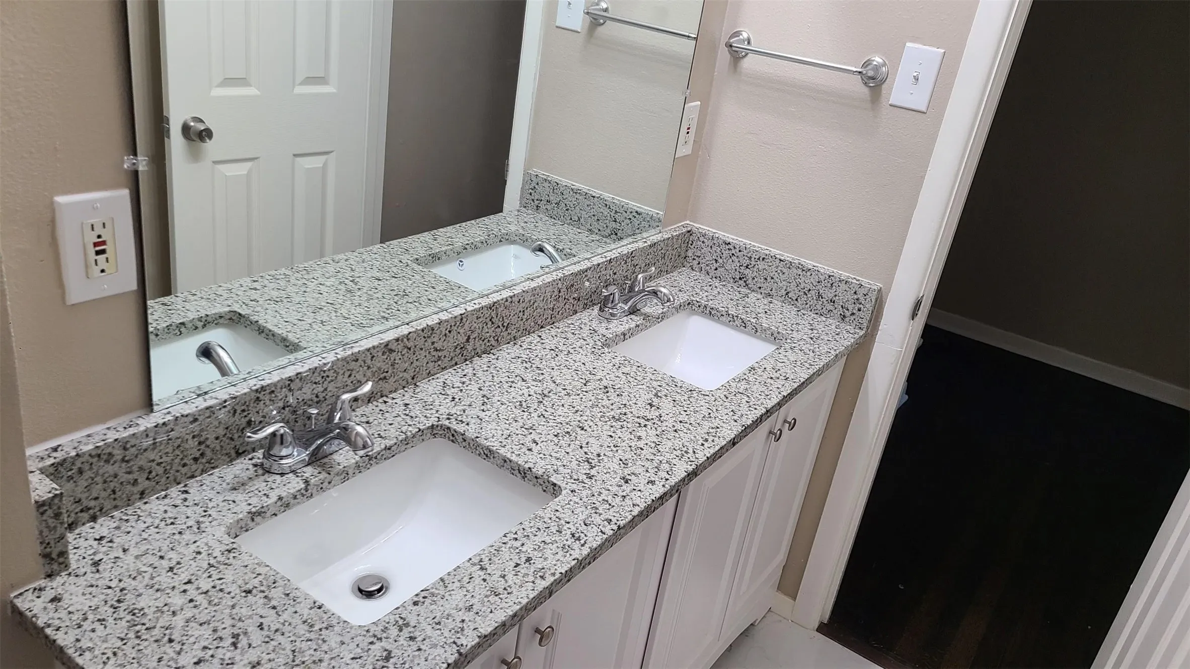 Single Family Residence For Rent in Dallas County , 2629 San Medina Avenue, Dallas, Texas 75228, 3 Bedroom, 2 Bathroom, 2 Garage spaces, 1,545 Sqft, built in 1956, mls#21378759, Real Estate Agent in Dallas, Homes For Rent in Dallas county, Homes For Rent in Dallas, Realtor in Dallas Texas, Real Estate Brokerage Independent Realty Texas, Luminita Cordes Realtor