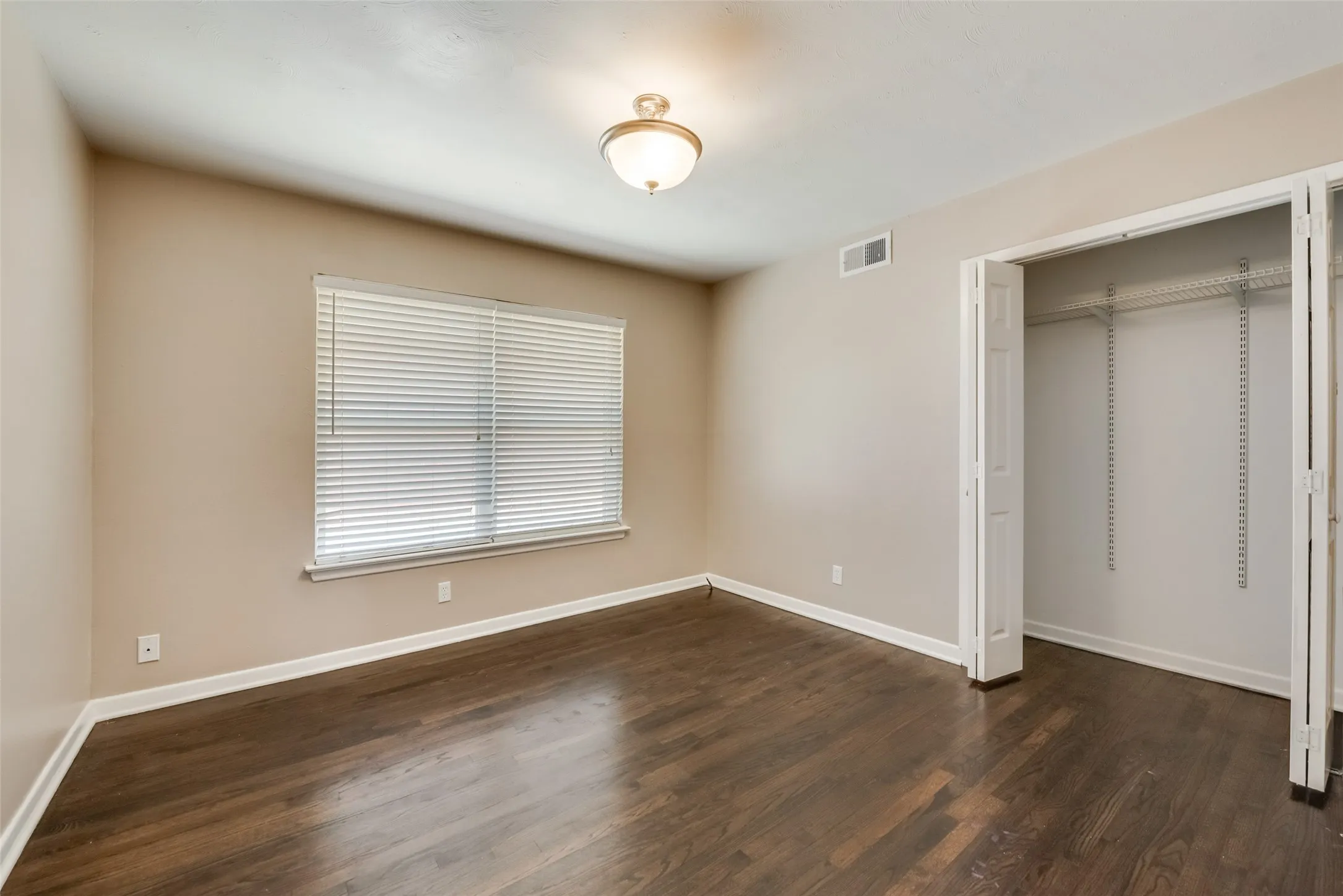 Single Family Residence For Rent in Dallas County , 2629 San Medina Avenue, Dallas, Texas 75228, 3 Bedroom, 2 Bathroom, 2 Garage spaces, 1,545 Sqft, built in 1956, mls#21378759, Real Estate Agent in Dallas, Homes For Rent in Dallas county, Homes For Rent in Dallas, Realtor in Dallas Texas, Real Estate Brokerage Independent Realty Texas, Luminita Cordes Realtor