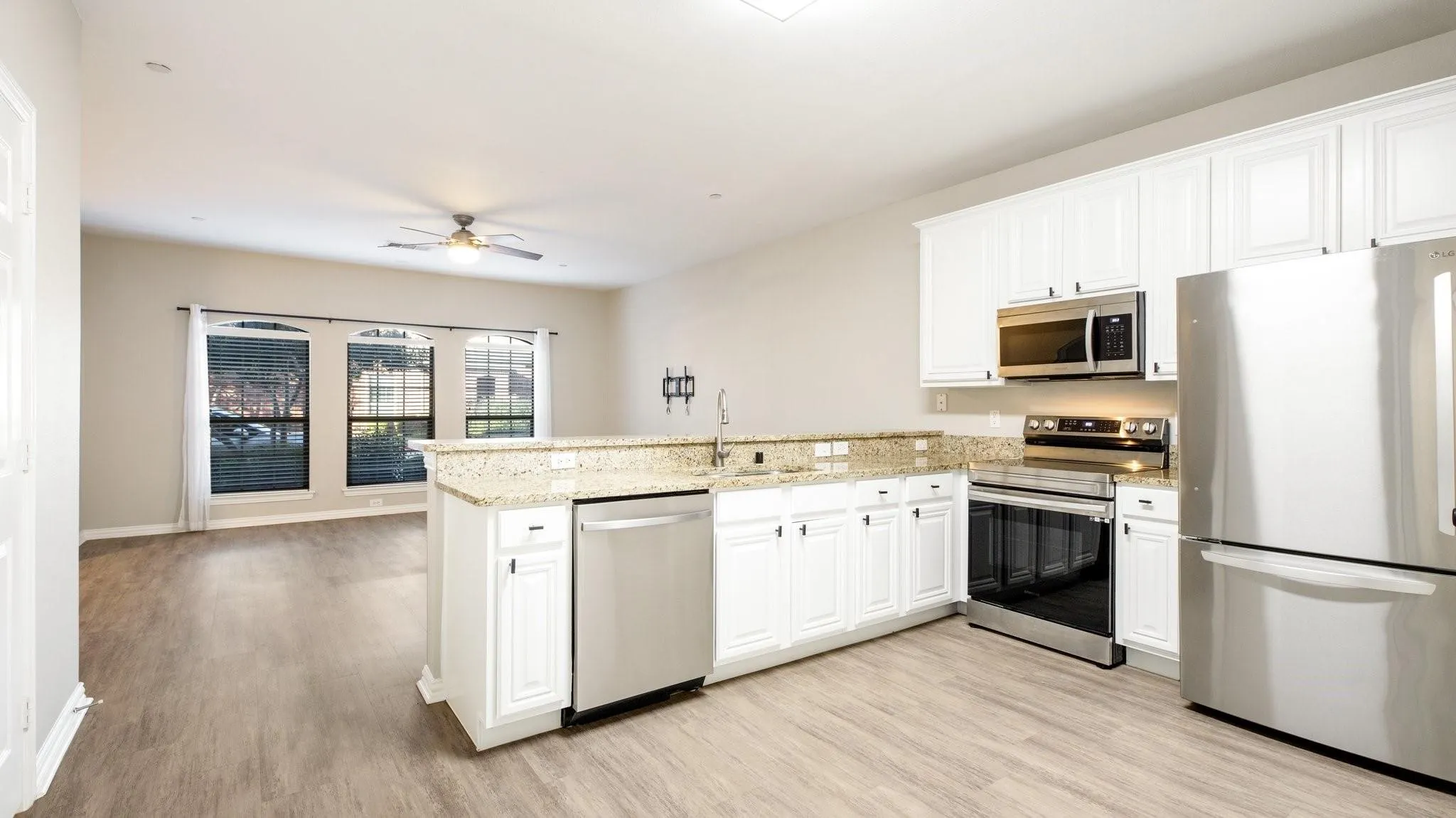 Condominium For Rent in Collin County , 575 S Virginia Hills Drive 1205, Mc Kinney, Texas 75072, 2 Bedroom, 2 Bathroom, 2 Garage spaces, 1,227 Sqft, built in 2005, mls#21373398, Real Estate Agent in Mc Kinney, Homes For Rent in Collin county, Homes For Rent in Mc Kinney, Realtor in Mc Kinney Texas, Real Estate Brokerage Independent Realty Texas, Luminita Cordes Realtor