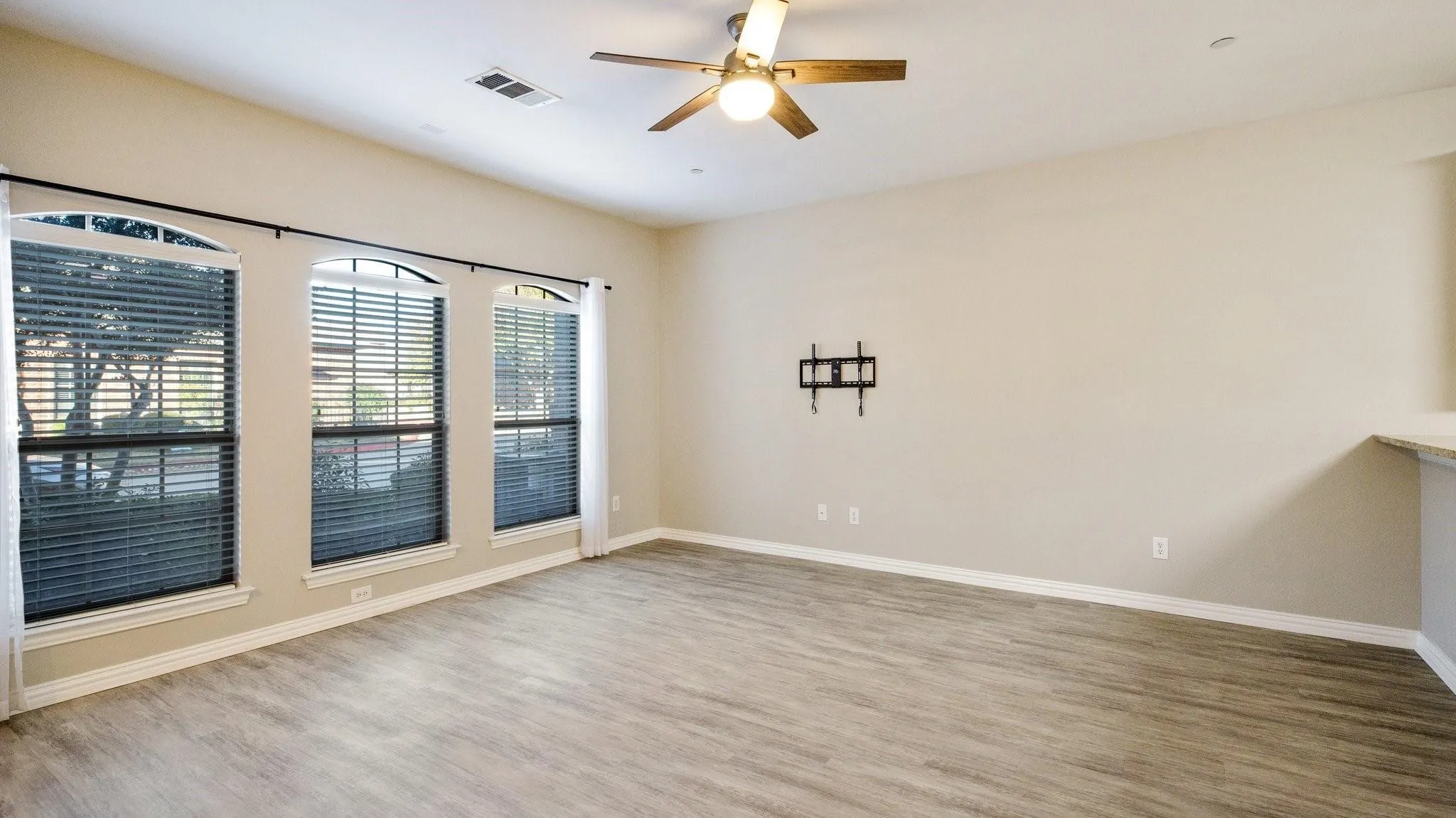 Condominium For Rent in Collin County , 575 S Virginia Hills Drive 1205, Mc Kinney, Texas 75072, 2 Bedroom, 2 Bathroom, 2 Garage spaces, 1,227 Sqft, built in 2005, mls#21373398, Real Estate Agent in Mc Kinney, Homes For Rent in Collin county, Homes For Rent in Mc Kinney, Realtor in Mc Kinney Texas, Real Estate Brokerage Independent Realty Texas, Luminita Cordes Realtor