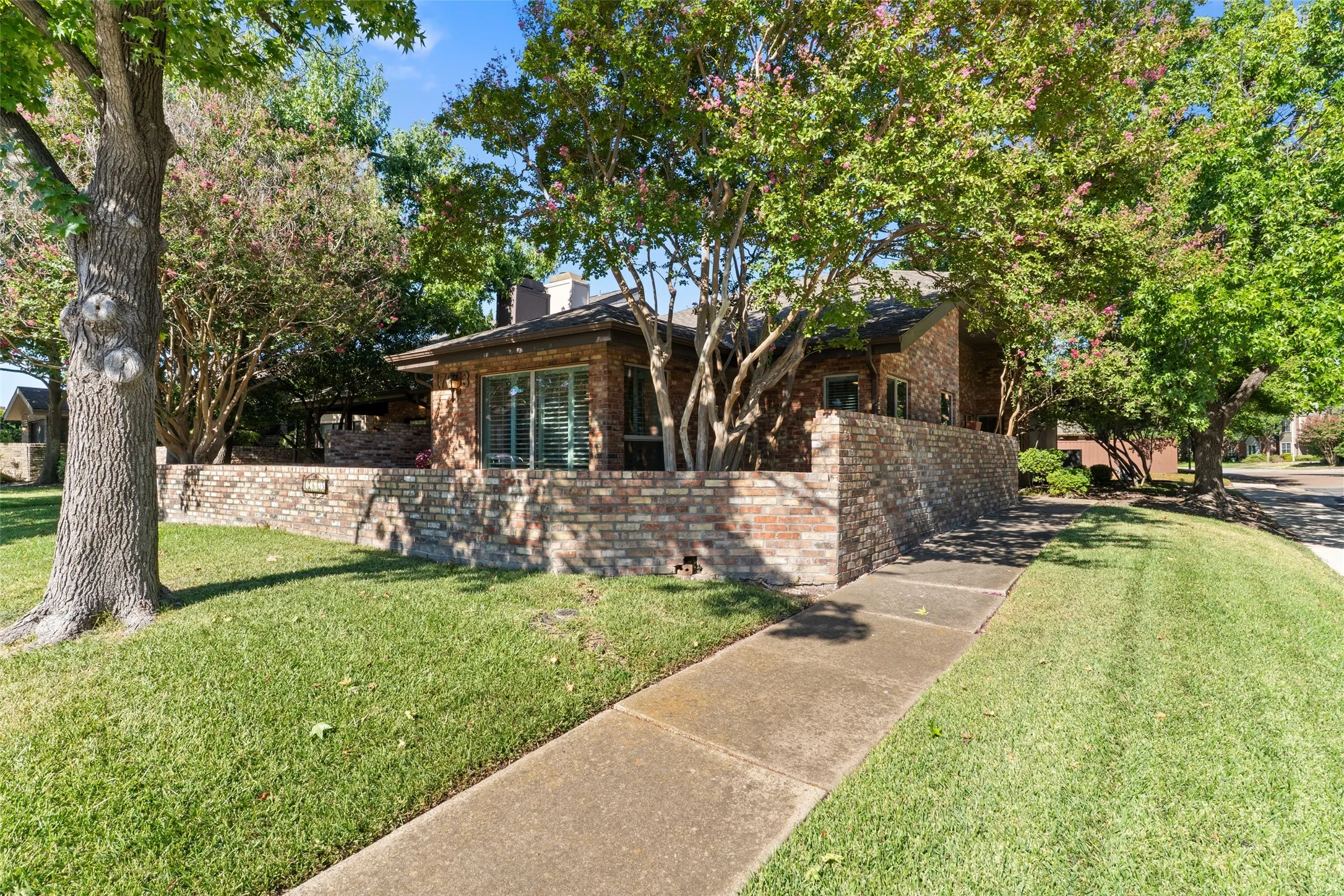 Single Family Residence For Sale in Collin County , 17663 Sunmeadow Drive, Dallas, Texas 75252, 2 Bedroom, 2 Bathroom, 2 Garage spaces, 1,823 Sqft, built in 1983, mls#21376648, Real Estate Agent in Dallas, Homes For Sale in Collin county, Homes For Sale in Dallas, Realtor in Dallas Texas, Real Estate Brokerage Independent Realty Texas, Luminita Cordes Realtor