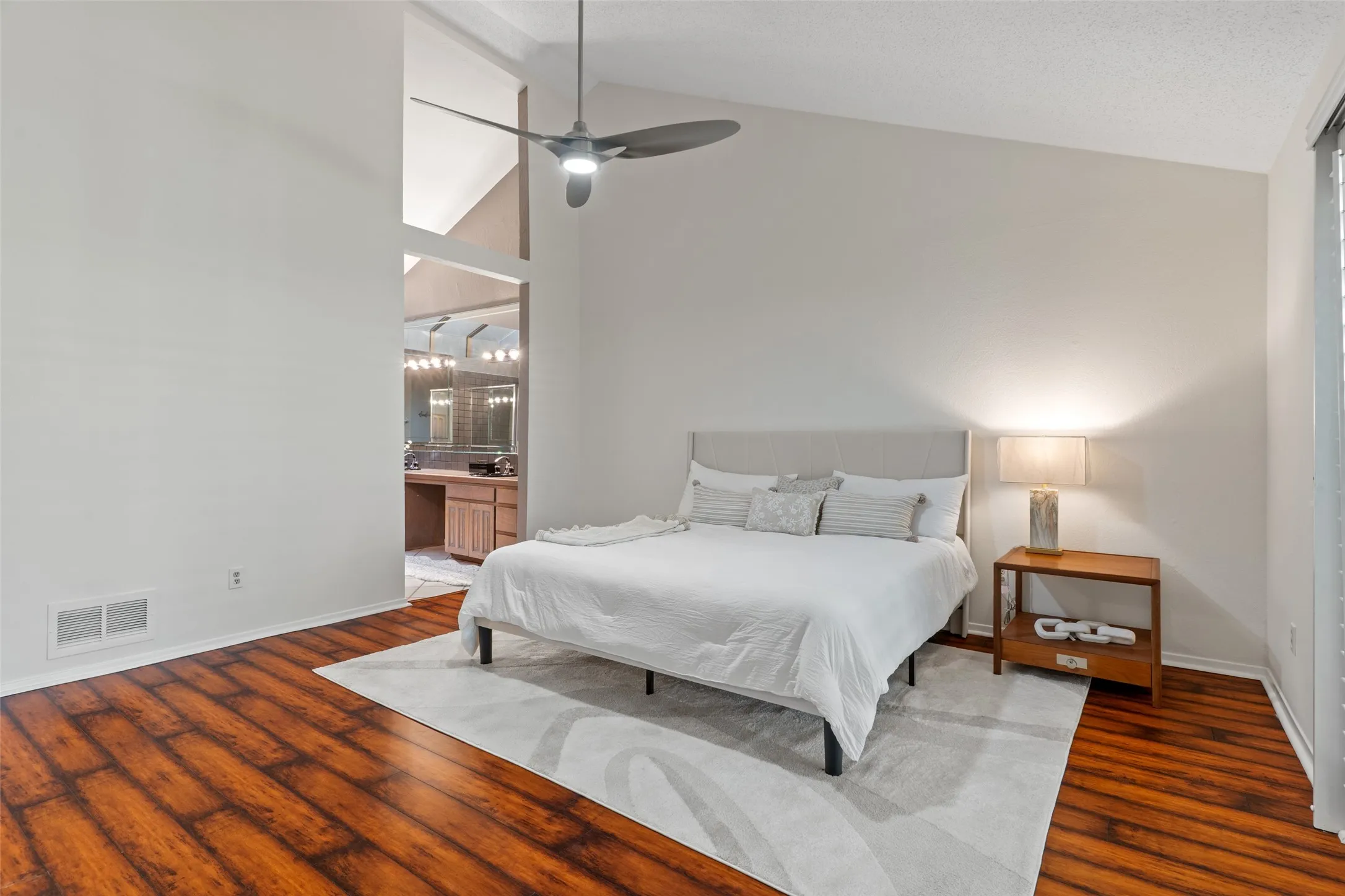 Single Family Residence For Sale in Collin County , 17663 Sunmeadow Drive, Dallas, Texas 75252, 2 Bedroom, 2 Bathroom, 2 Garage spaces, 1,823 Sqft, built in 1983, mls#21376648, Real Estate Agent in Dallas, Homes For Sale in Collin county, Homes For Sale in Dallas, Realtor in Dallas Texas, Real Estate Brokerage Independent Realty Texas, Luminita Cordes Realtor