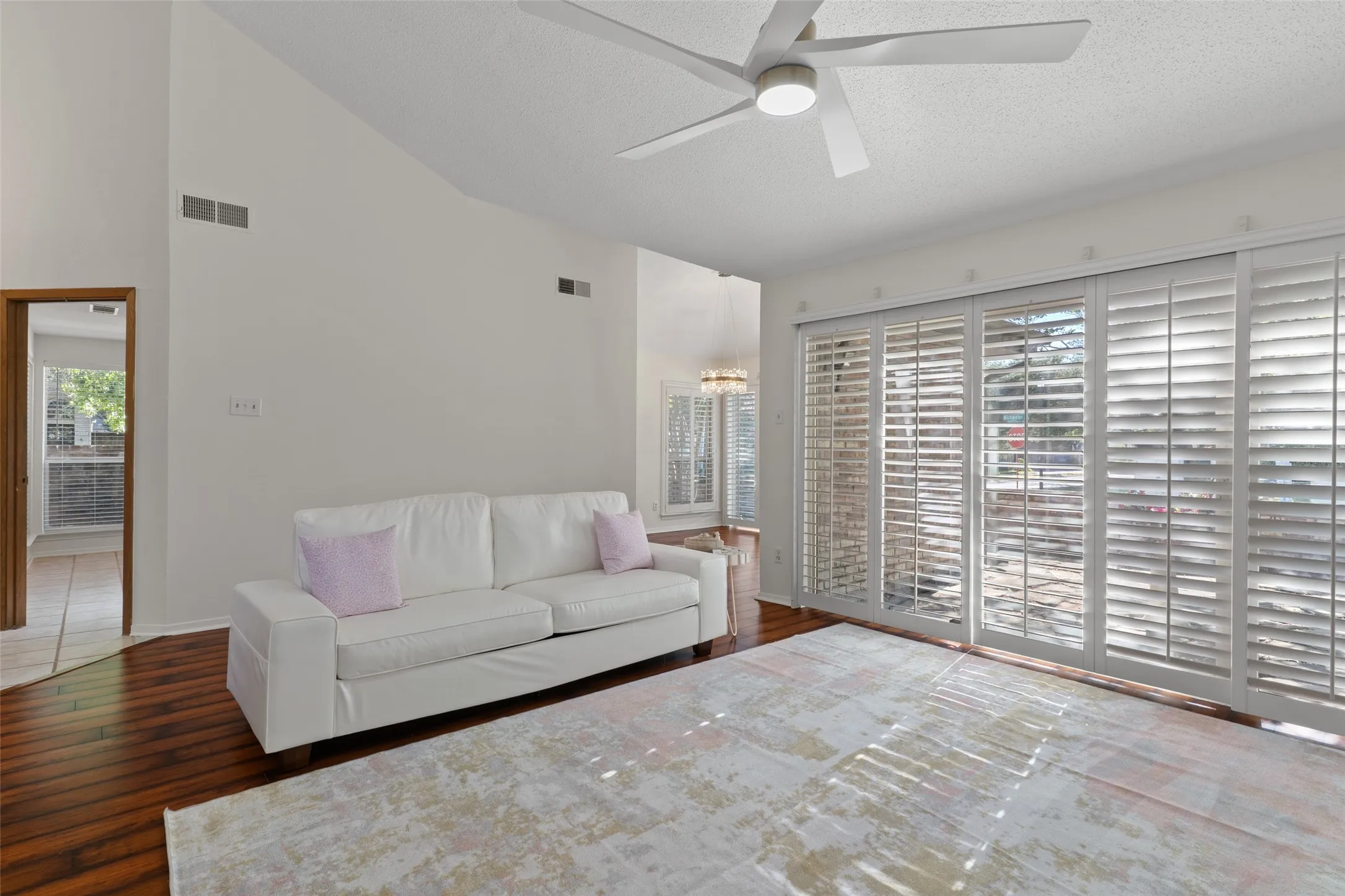 Single Family Residence For Sale in Collin County , 17663 Sunmeadow Drive, Dallas, Texas 75252, 2 Bedroom, 2 Bathroom, 2 Garage spaces, 1,823 Sqft, built in 1983, mls#21376648, Real Estate Agent in Dallas, Homes For Sale in Collin county, Homes For Sale in Dallas, Realtor in Dallas Texas, Real Estate Brokerage Independent Realty Texas, Luminita Cordes Realtor