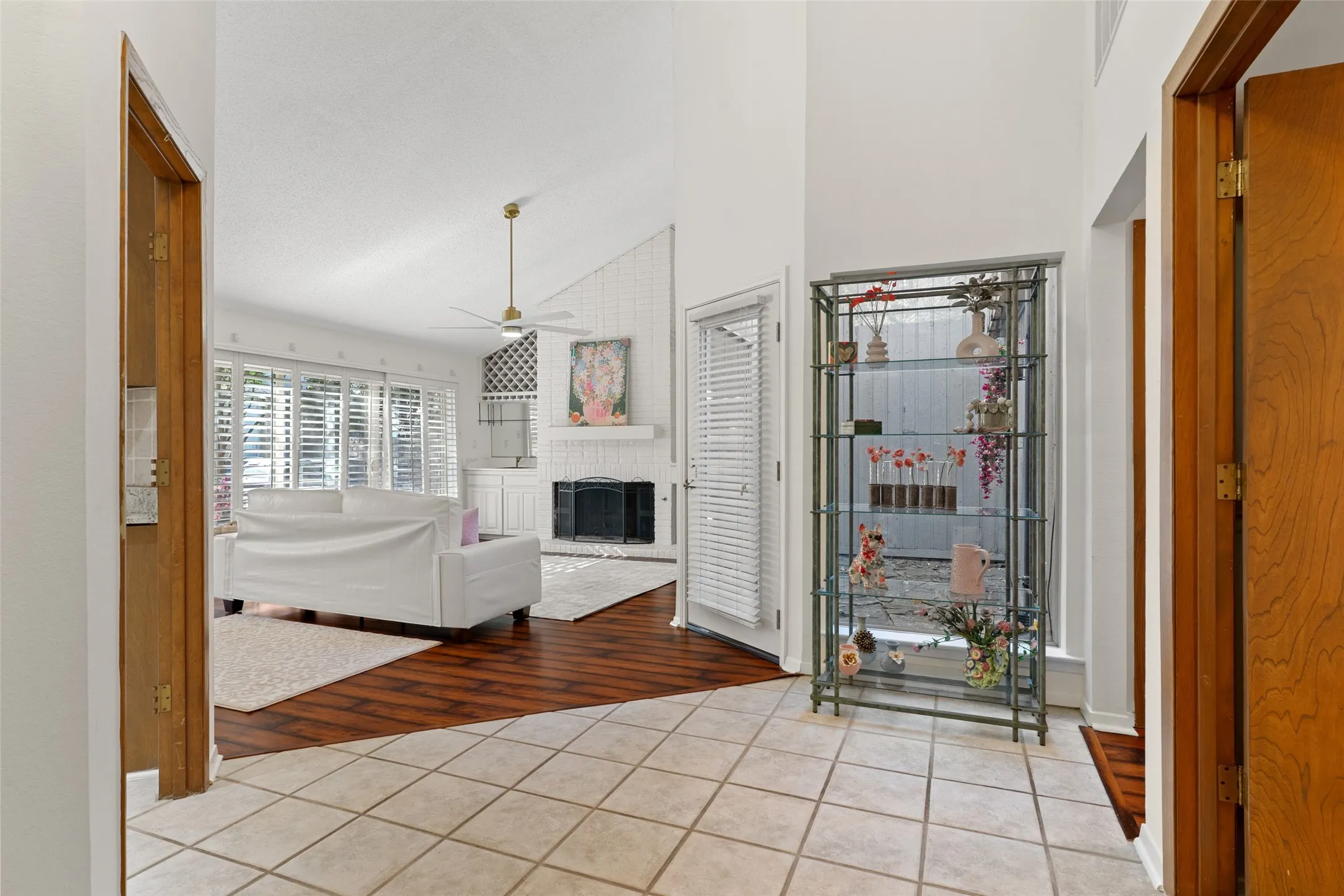 Single Family Residence For Sale in Collin County , 17663 Sunmeadow Drive, Dallas, Texas 75252, 2 Bedroom, 2 Bathroom, 2 Garage spaces, 1,823 Sqft, built in 1983, mls#21376648, Real Estate Agent in Dallas, Homes For Sale in Collin county, Homes For Sale in Dallas, Realtor in Dallas Texas, Real Estate Brokerage Independent Realty Texas, Luminita Cordes Realtor
