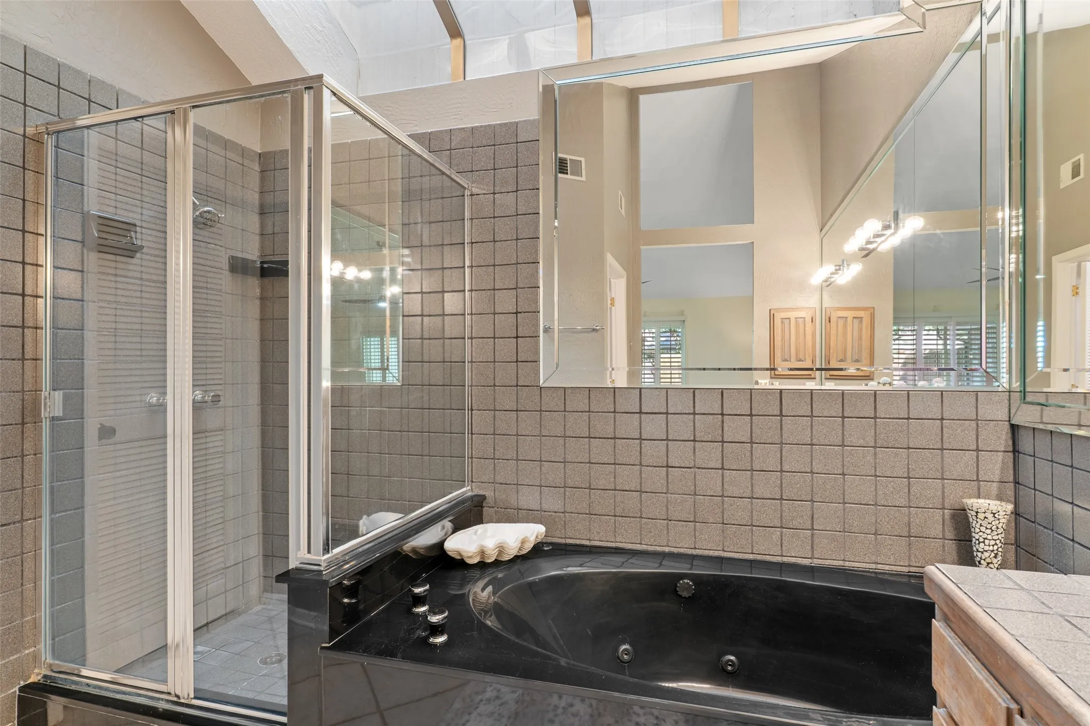 Single Family Residence For Sale in Collin County , 17663 Sunmeadow Drive, Dallas, Texas 75252, 2 Bedroom, 2 Bathroom, 2 Garage spaces, 1,823 Sqft, built in 1983, mls#21376648, Real Estate Agent in Dallas, Homes For Sale in Collin county, Homes For Sale in Dallas, Realtor in Dallas Texas, Real Estate Brokerage Independent Realty Texas, Luminita Cordes Realtor