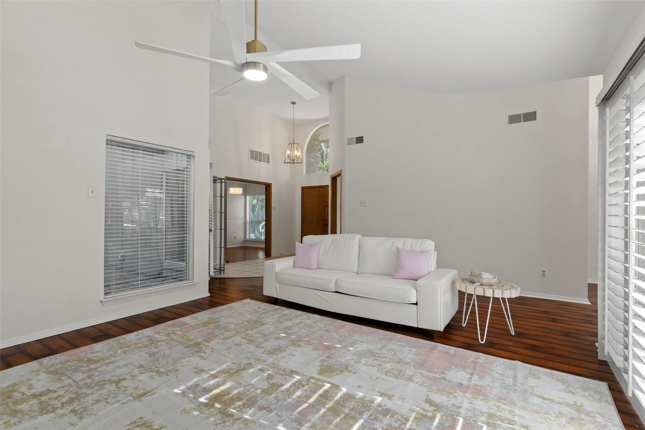 Single Family Residence For Sale in Collin County , 17663 Sunmeadow Drive, Dallas, Texas 75252, 2 Bedroom, 2 Bathroom, 2 Garage spaces, 1,823 Sqft, built in 1983, mls#21376648, Real Estate Agent in Dallas, Homes For Sale in Collin county, Homes For Sale in Dallas, Realtor in Dallas Texas, Real Estate Brokerage Independent Realty Texas, Luminita Cordes Realtor