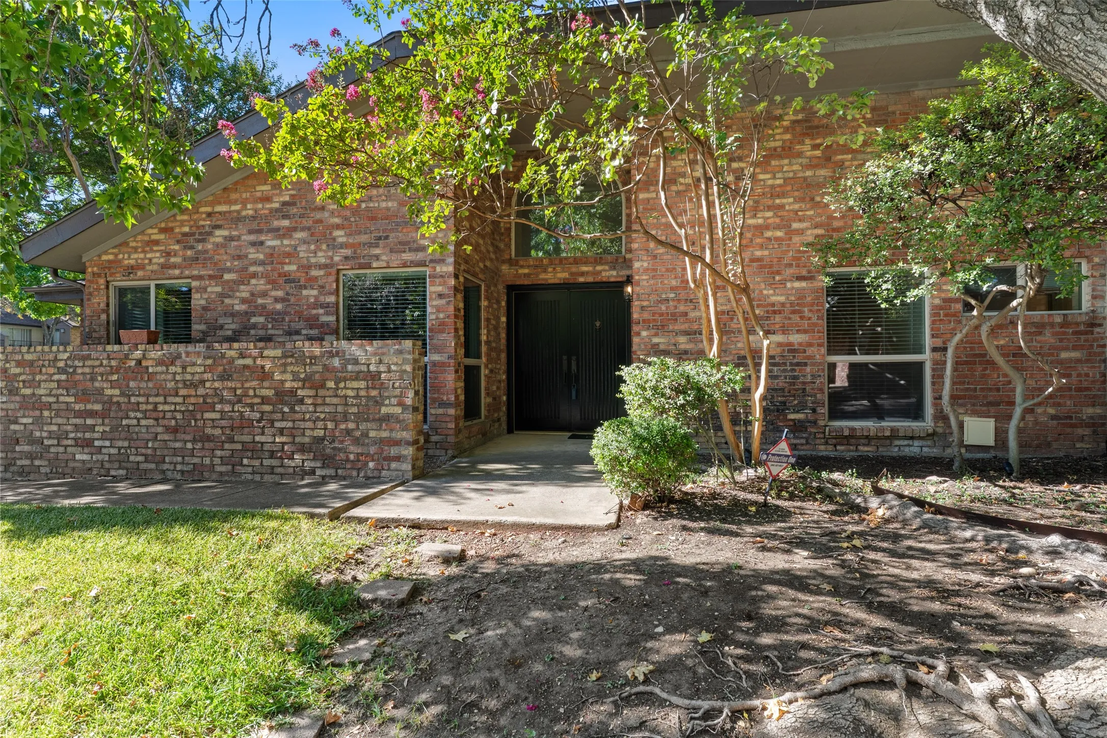 Single Family Residence For Sale in Collin County , 17663 Sunmeadow Drive, Dallas, Texas 75252, 2 Bedroom, 2 Bathroom, 2 Garage spaces, 1,823 Sqft, built in 1983, mls#21376648, Real Estate Agent in Dallas, Homes For Sale in Collin county, Homes For Sale in Dallas, Realtor in Dallas Texas, Real Estate Brokerage Independent Realty Texas, Luminita Cordes Realtor