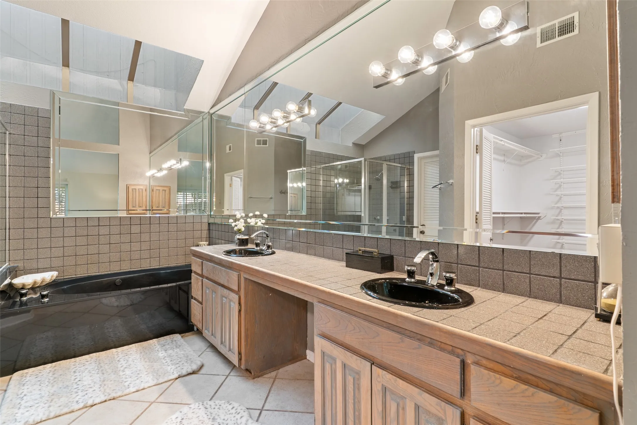 Single Family Residence For Sale in Collin County , 17663 Sunmeadow Drive, Dallas, Texas 75252, 2 Bedroom, 2 Bathroom, 2 Garage spaces, 1,823 Sqft, built in 1983, mls#21376648, Real Estate Agent in Dallas, Homes For Sale in Collin county, Homes For Sale in Dallas, Realtor in Dallas Texas, Real Estate Brokerage Independent Realty Texas, Luminita Cordes Realtor