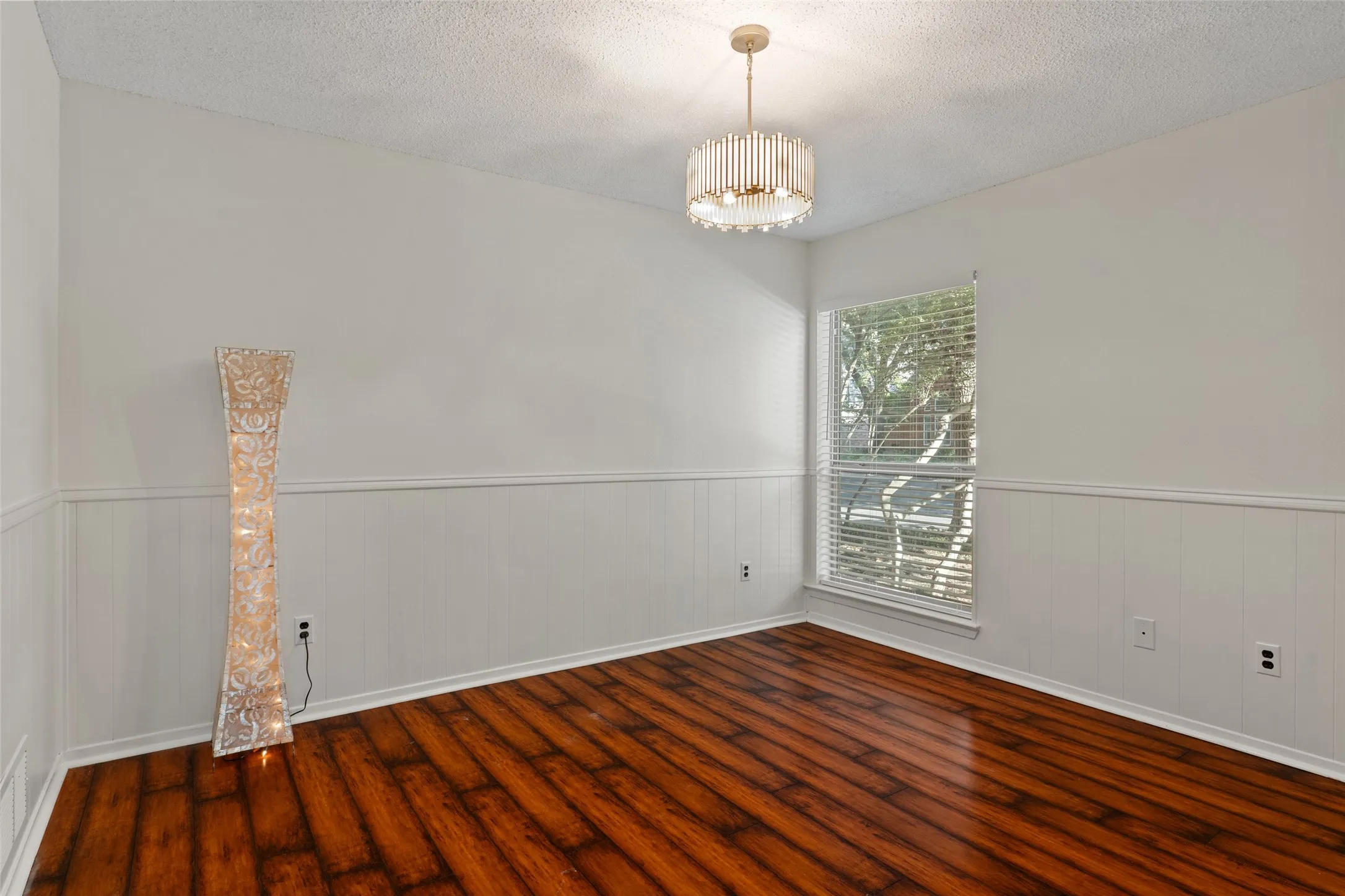 Single Family Residence For Sale in Collin County , 17663 Sunmeadow Drive, Dallas, Texas 75252, 2 Bedroom, 2 Bathroom, 2 Garage spaces, 1,823 Sqft, built in 1983, mls#21376648, Real Estate Agent in Dallas, Homes For Sale in Collin county, Homes For Sale in Dallas, Realtor in Dallas Texas, Real Estate Brokerage Independent Realty Texas, Luminita Cordes Realtor