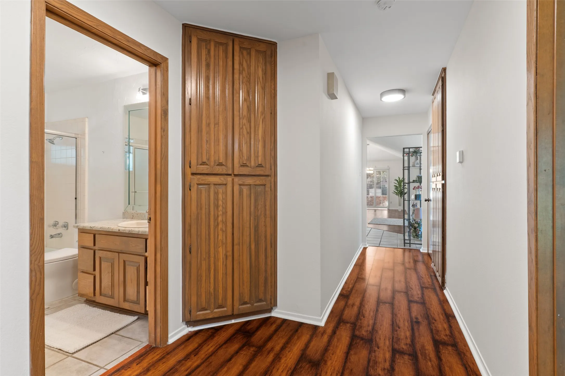 Single Family Residence For Sale in Collin County , 17663 Sunmeadow Drive, Dallas, Texas 75252, 2 Bedroom, 2 Bathroom, 2 Garage spaces, 1,823 Sqft, built in 1983, mls#21376648, Real Estate Agent in Dallas, Homes For Sale in Collin county, Homes For Sale in Dallas, Realtor in Dallas Texas, Real Estate Brokerage Independent Realty Texas, Luminita Cordes Realtor