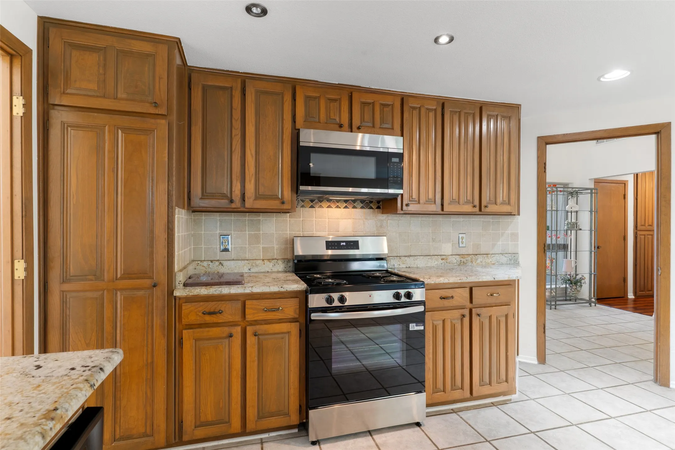 Single Family Residence For Sale in Collin County , 17663 Sunmeadow Drive, Dallas, Texas 75252, 2 Bedroom, 2 Bathroom, 2 Garage spaces, 1,823 Sqft, built in 1983, mls#21376648, Real Estate Agent in Dallas, Homes For Sale in Collin county, Homes For Sale in Dallas, Realtor in Dallas Texas, Real Estate Brokerage Independent Realty Texas, Luminita Cordes Realtor