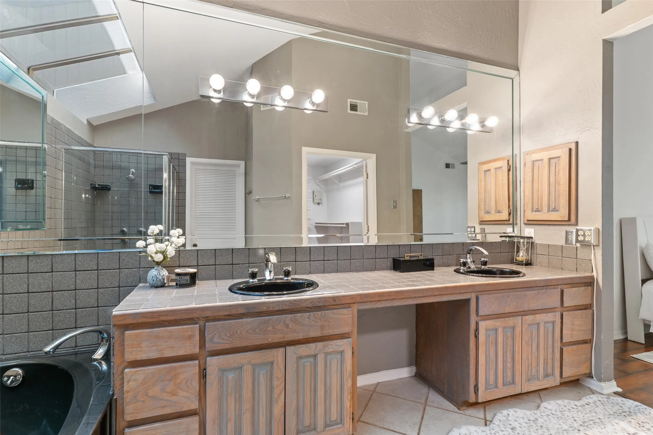 Single Family Residence For Sale in Collin County , 17663 Sunmeadow Drive, Dallas, Texas 75252, 2 Bedroom, 2 Bathroom, 2 Garage spaces, 1,823 Sqft, built in 1983, mls#21376648, Real Estate Agent in Dallas, Homes For Sale in Collin county, Homes For Sale in Dallas, Realtor in Dallas Texas, Real Estate Brokerage Independent Realty Texas, Luminita Cordes Realtor