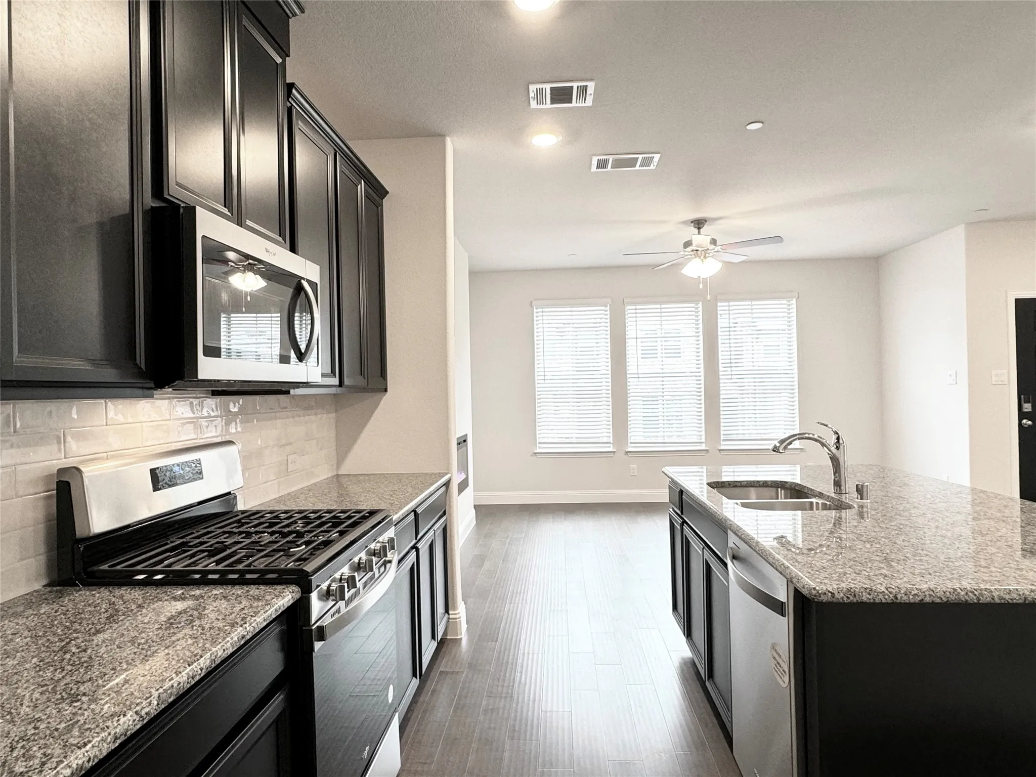 Townhouse For Rent in Dallas County , 7837 Bayside Drive, Rowlett, Texas 75088, 4 Bedroom, 4 Bathroom, 2 Garage spaces, 2,273 Sqft, built in 2023, mls#21378754, Real Estate Agent in Rowlett, Homes For Rent in Dallas county, Homes For Rent in Rowlett, Realtor in Rowlett Texas, Real Estate Brokerage Independent Realty Texas, Luminita Cordes Realtor