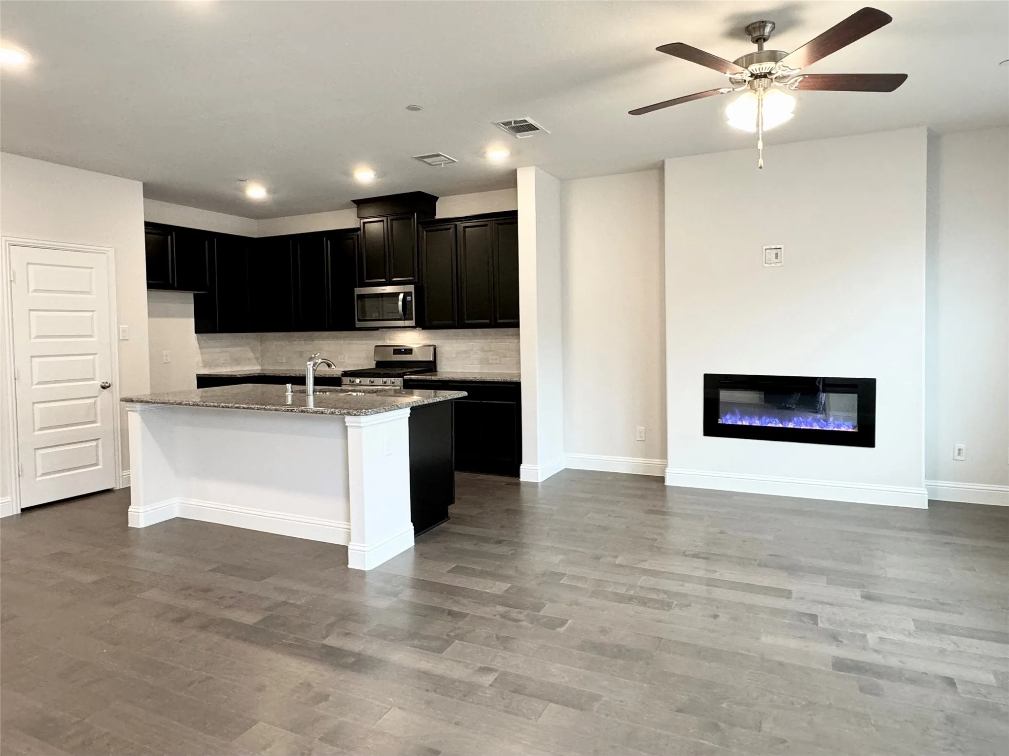 Townhouse For Rent in Dallas County , 7837 Bayside Drive, Rowlett, Texas 75088, 4 Bedroom, 4 Bathroom, 2 Garage spaces, 2,273 Sqft, built in 2023, mls#21378754, Real Estate Agent in Rowlett, Homes For Rent in Dallas county, Homes For Rent in Rowlett, Realtor in Rowlett Texas, Real Estate Brokerage Independent Realty Texas, Luminita Cordes Realtor