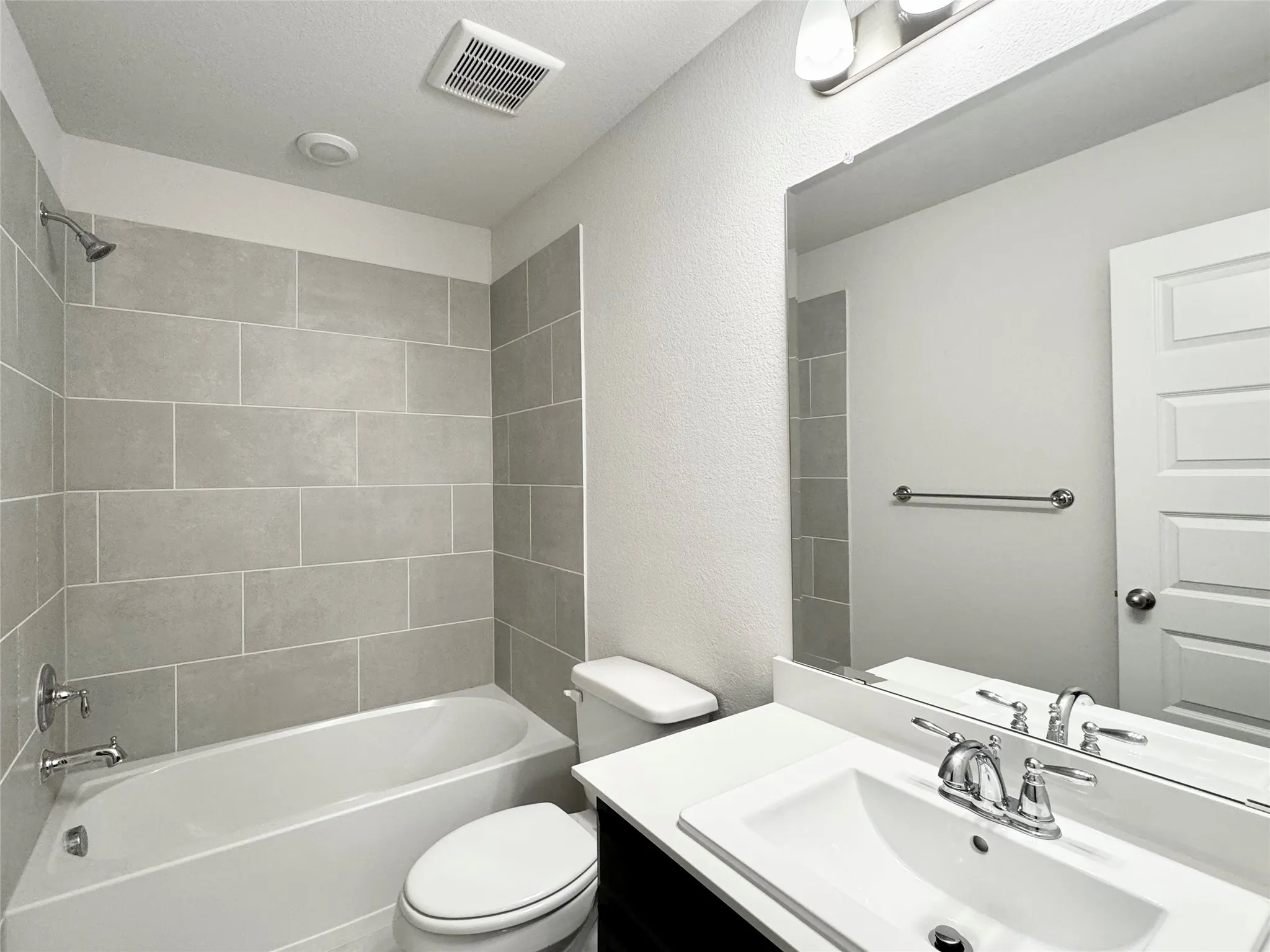 Townhouse For Rent in Dallas County , 7837 Bayside Drive, Rowlett, Texas 75088, 4 Bedroom, 4 Bathroom, 2 Garage spaces, 2,273 Sqft, built in 2023, mls#21378754, Real Estate Agent in Rowlett, Homes For Rent in Dallas county, Homes For Rent in Rowlett, Realtor in Rowlett Texas, Real Estate Brokerage Independent Realty Texas, Luminita Cordes Realtor