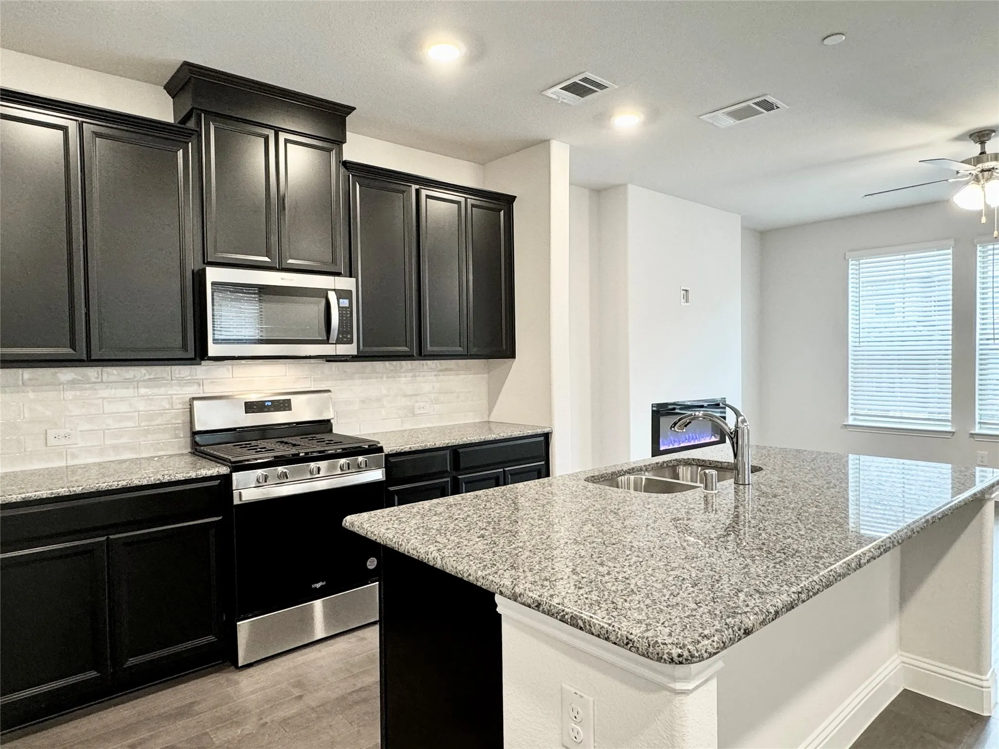 Townhouse For Rent in Dallas County , 7837 Bayside Drive, Rowlett, Texas 75088, 4 Bedroom, 4 Bathroom, 2 Garage spaces, 2,273 Sqft, built in 2023, mls#21378754, Real Estate Agent in Rowlett, Homes For Rent in Dallas county, Homes For Rent in Rowlett, Realtor in Rowlett Texas, Real Estate Brokerage Independent Realty Texas, Luminita Cordes Realtor