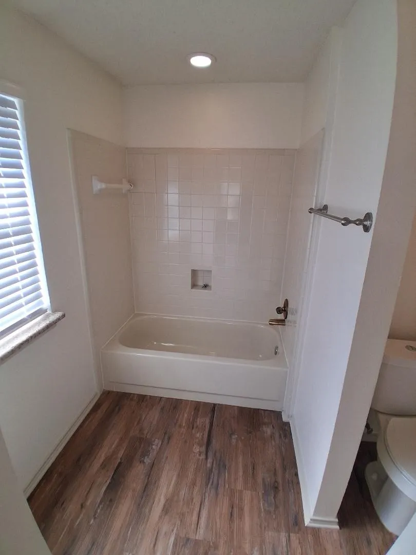 Single Family Residence For Rent in Tarrant County , 404 Benjamin Lane, Arlington, Texas 76002, 3 Bedroom, 3 Bathroom, 2 Garage spaces, 1,482 Sqft, built in 1984, mls#21376603, Real Estate Agent in Arlington, Homes For Rent in Tarrant county, Homes For Rent in Arlington, Realtor in Arlington Texas, Real Estate Brokerage Independent Realty Texas, Luminita Cordes Realtor