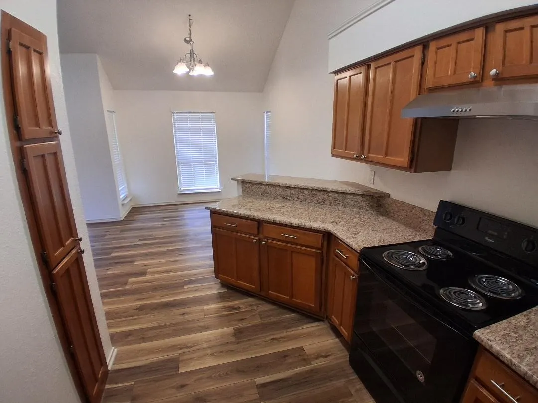 Single Family Residence For Rent in Tarrant County , 404 Benjamin Lane, Arlington, Texas 76002, 3 Bedroom, 3 Bathroom, 2 Garage spaces, 1,482 Sqft, built in 1984, mls#21376603, Real Estate Agent in Arlington, Homes For Rent in Tarrant county, Homes For Rent in Arlington, Realtor in Arlington Texas, Real Estate Brokerage Independent Realty Texas, Luminita Cordes Realtor