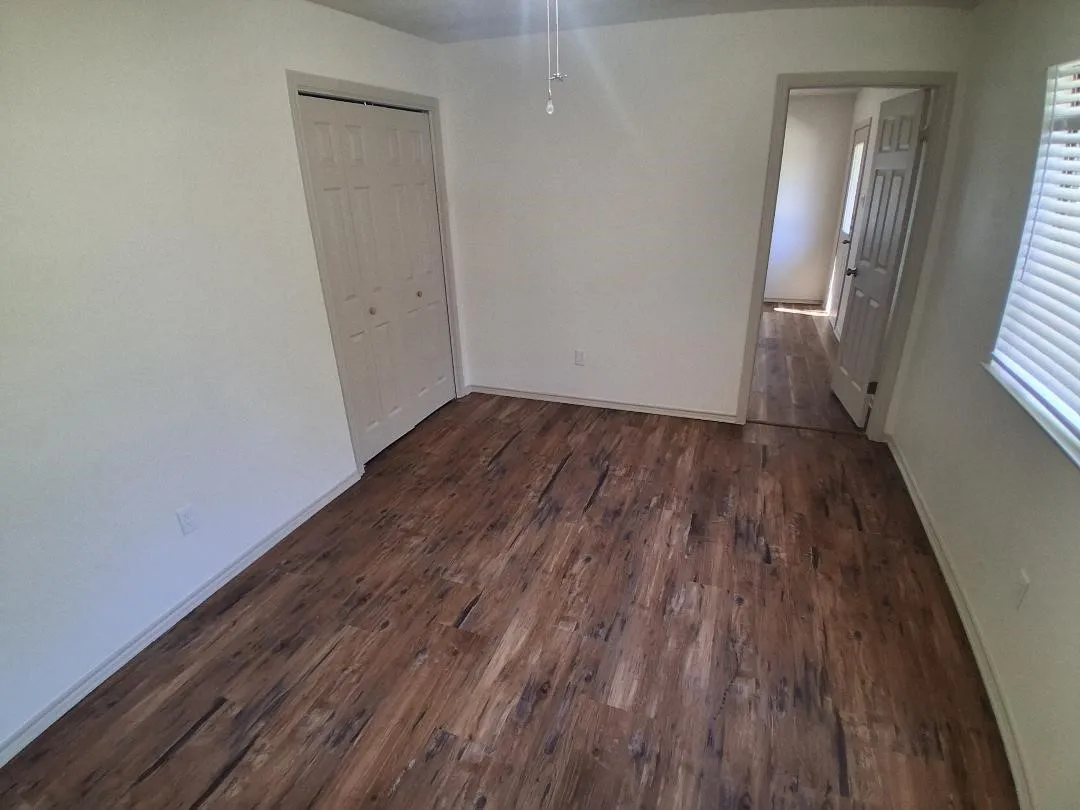 Single Family Residence For Rent in Tarrant County , 404 Benjamin Lane, Arlington, Texas 76002, 3 Bedroom, 3 Bathroom, 2 Garage spaces, 1,482 Sqft, built in 1984, mls#21376603, Real Estate Agent in Arlington, Homes For Rent in Tarrant county, Homes For Rent in Arlington, Realtor in Arlington Texas, Real Estate Brokerage Independent Realty Texas, Luminita Cordes Realtor