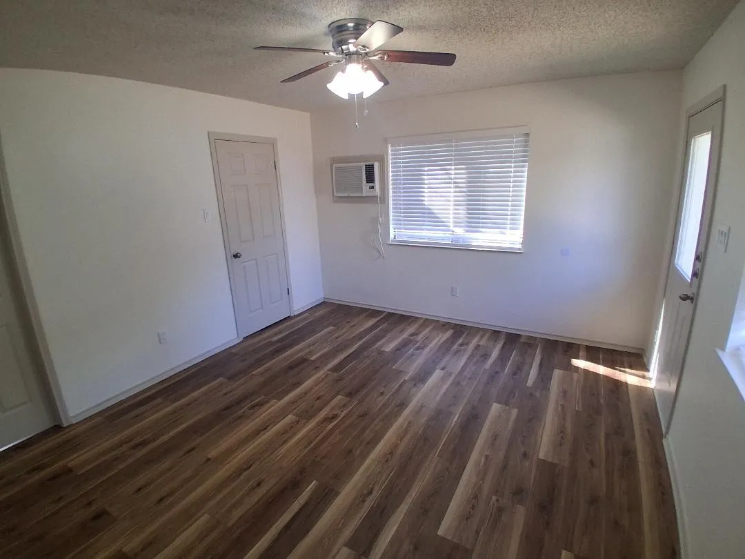 Single Family Residence For Rent in Tarrant County , 404 Benjamin Lane, Arlington, Texas 76002, 3 Bedroom, 3 Bathroom, 2 Garage spaces, 1,482 Sqft, built in 1984, mls#21376603, Real Estate Agent in Arlington, Homes For Rent in Tarrant county, Homes For Rent in Arlington, Realtor in Arlington Texas, Real Estate Brokerage Independent Realty Texas, Luminita Cordes Realtor