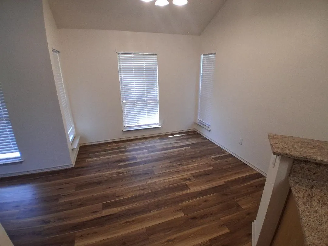 Single Family Residence For Rent in Tarrant County , 404 Benjamin Lane, Arlington, Texas 76002, 3 Bedroom, 3 Bathroom, 2 Garage spaces, 1,482 Sqft, built in 1984, mls#21376603, Real Estate Agent in Arlington, Homes For Rent in Tarrant county, Homes For Rent in Arlington, Realtor in Arlington Texas, Real Estate Brokerage Independent Realty Texas, Luminita Cordes Realtor