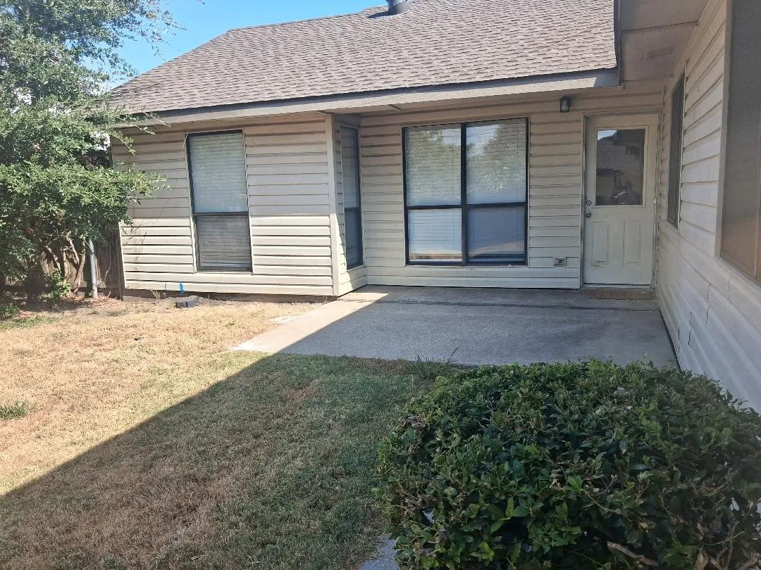 Single Family Residence For Rent in Tarrant County , 404 Benjamin Lane, Arlington, Texas 76002, 3 Bedroom, 3 Bathroom, 2 Garage spaces, 1,482 Sqft, built in 1984, mls#21376603, Real Estate Agent in Arlington, Homes For Rent in Tarrant county, Homes For Rent in Arlington, Realtor in Arlington Texas, Real Estate Brokerage Independent Realty Texas, Luminita Cordes Realtor