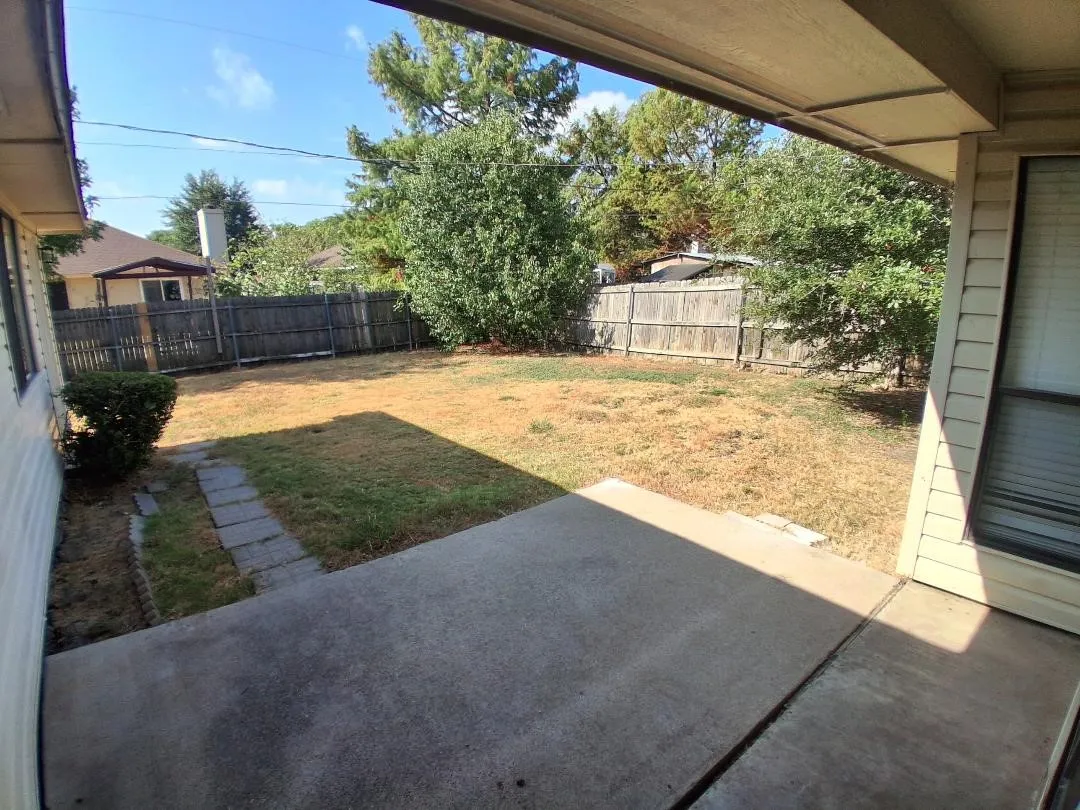 Single Family Residence For Rent in Tarrant County , 404 Benjamin Lane, Arlington, Texas 76002, 3 Bedroom, 3 Bathroom, 2 Garage spaces, 1,482 Sqft, built in 1984, mls#21376603, Real Estate Agent in Arlington, Homes For Rent in Tarrant county, Homes For Rent in Arlington, Realtor in Arlington Texas, Real Estate Brokerage Independent Realty Texas, Luminita Cordes Realtor