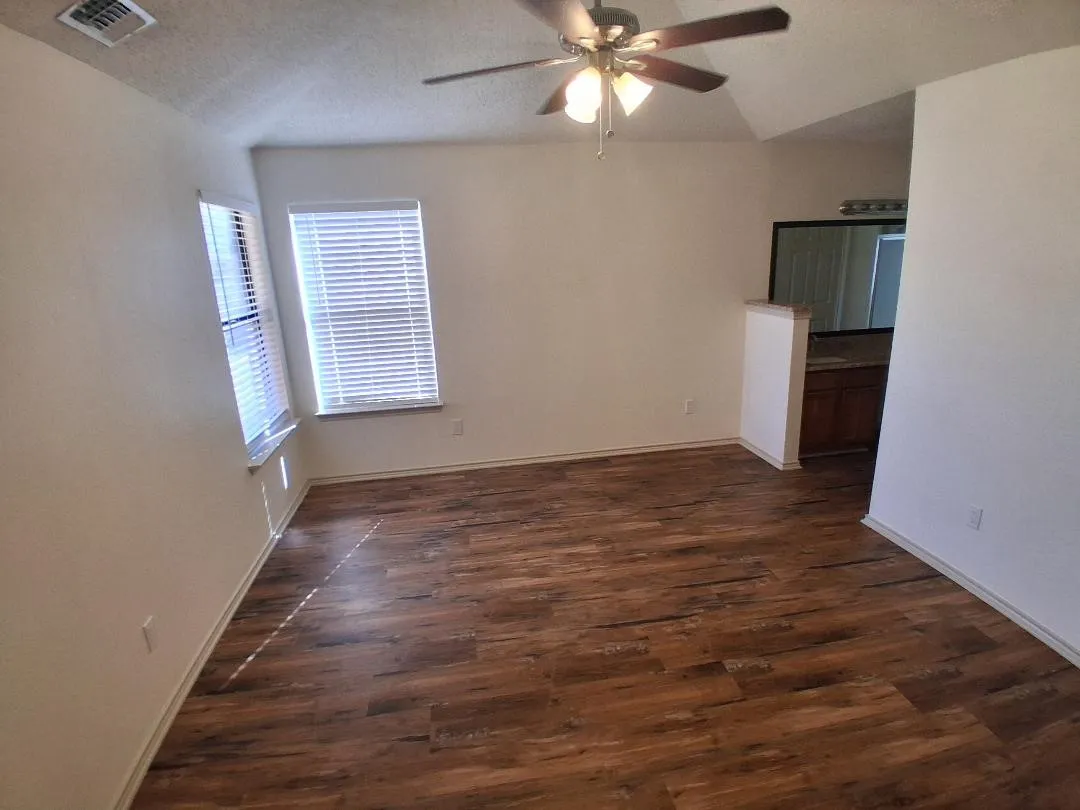 Single Family Residence For Rent in Tarrant County , 404 Benjamin Lane, Arlington, Texas 76002, 3 Bedroom, 3 Bathroom, 2 Garage spaces, 1,482 Sqft, built in 1984, mls#21376603, Real Estate Agent in Arlington, Homes For Rent in Tarrant county, Homes For Rent in Arlington, Realtor in Arlington Texas, Real Estate Brokerage Independent Realty Texas, Luminita Cordes Realtor