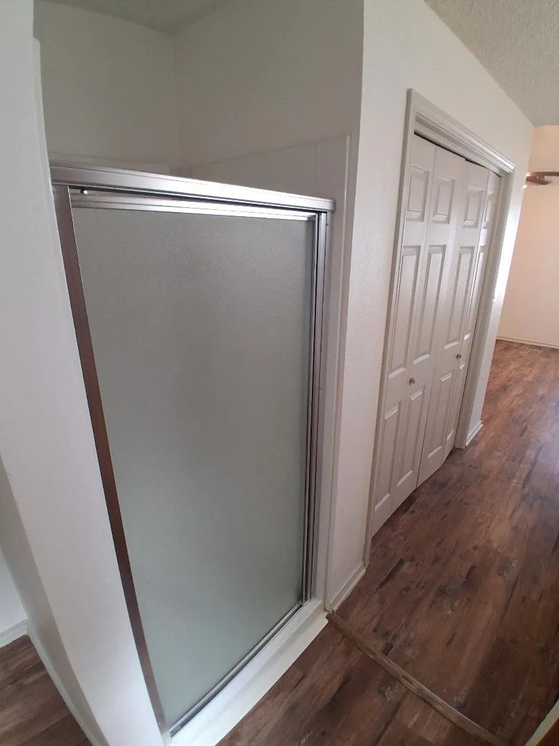 Single Family Residence For Rent in Tarrant County , 404 Benjamin Lane, Arlington, Texas 76002, 3 Bedroom, 3 Bathroom, 2 Garage spaces, 1,482 Sqft, built in 1984, mls#21376603, Real Estate Agent in Arlington, Homes For Rent in Tarrant county, Homes For Rent in Arlington, Realtor in Arlington Texas, Real Estate Brokerage Independent Realty Texas, Luminita Cordes Realtor