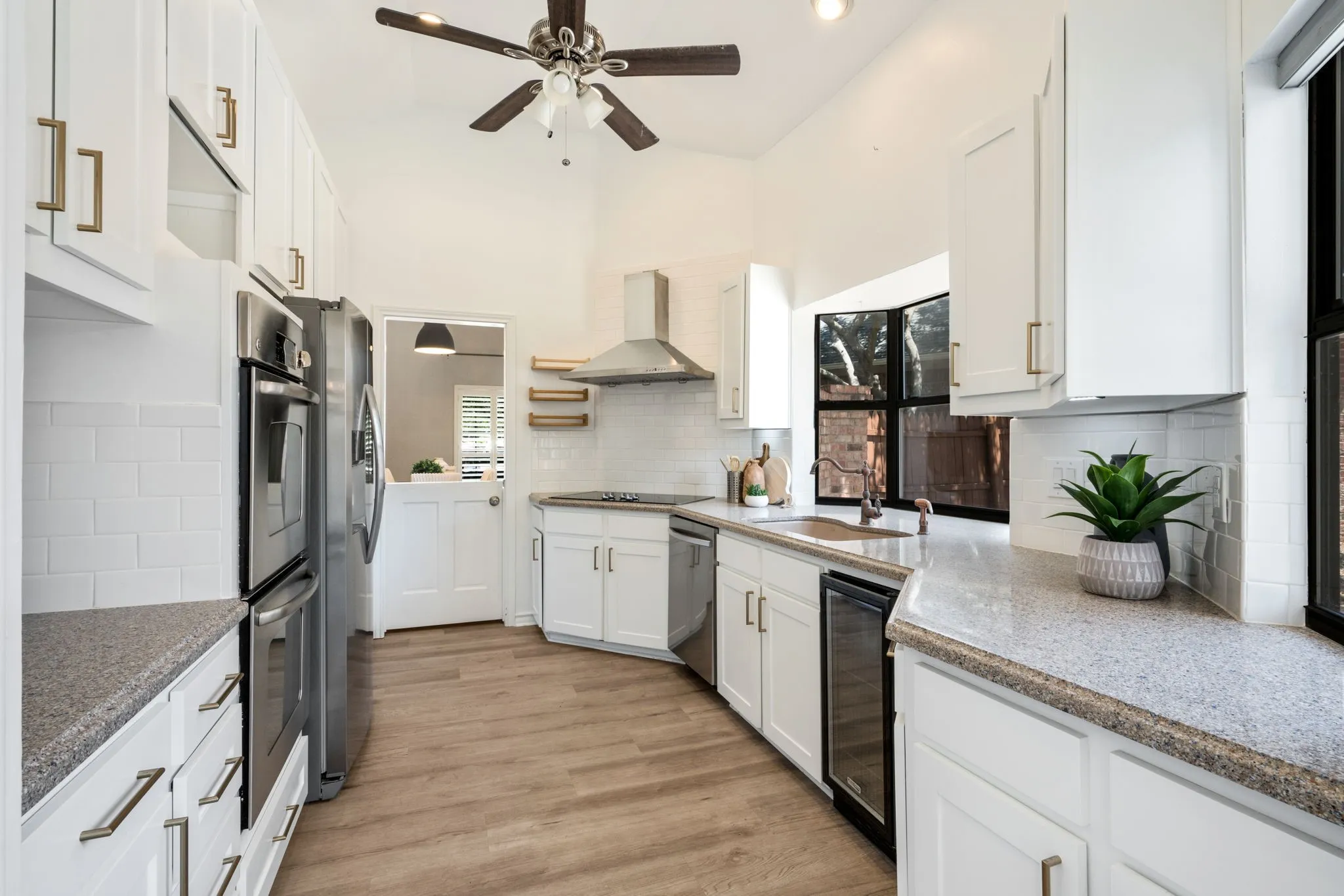 Single Family Residence For Sale in Dallas County , 16618 Cleary Circle, Dallas, Texas 75248, 3 Bedroom, 2 Bathroom, 2 Garage spaces, 1,969 Sqft, built in 1984, mls#21371839, Real Estate Agent in Dallas, Homes For Sale in Dallas county, Homes For Sale in Dallas, Realtor in Dallas Texas, Real Estate Brokerage Independent Realty Texas, Luminita Cordes Realtor