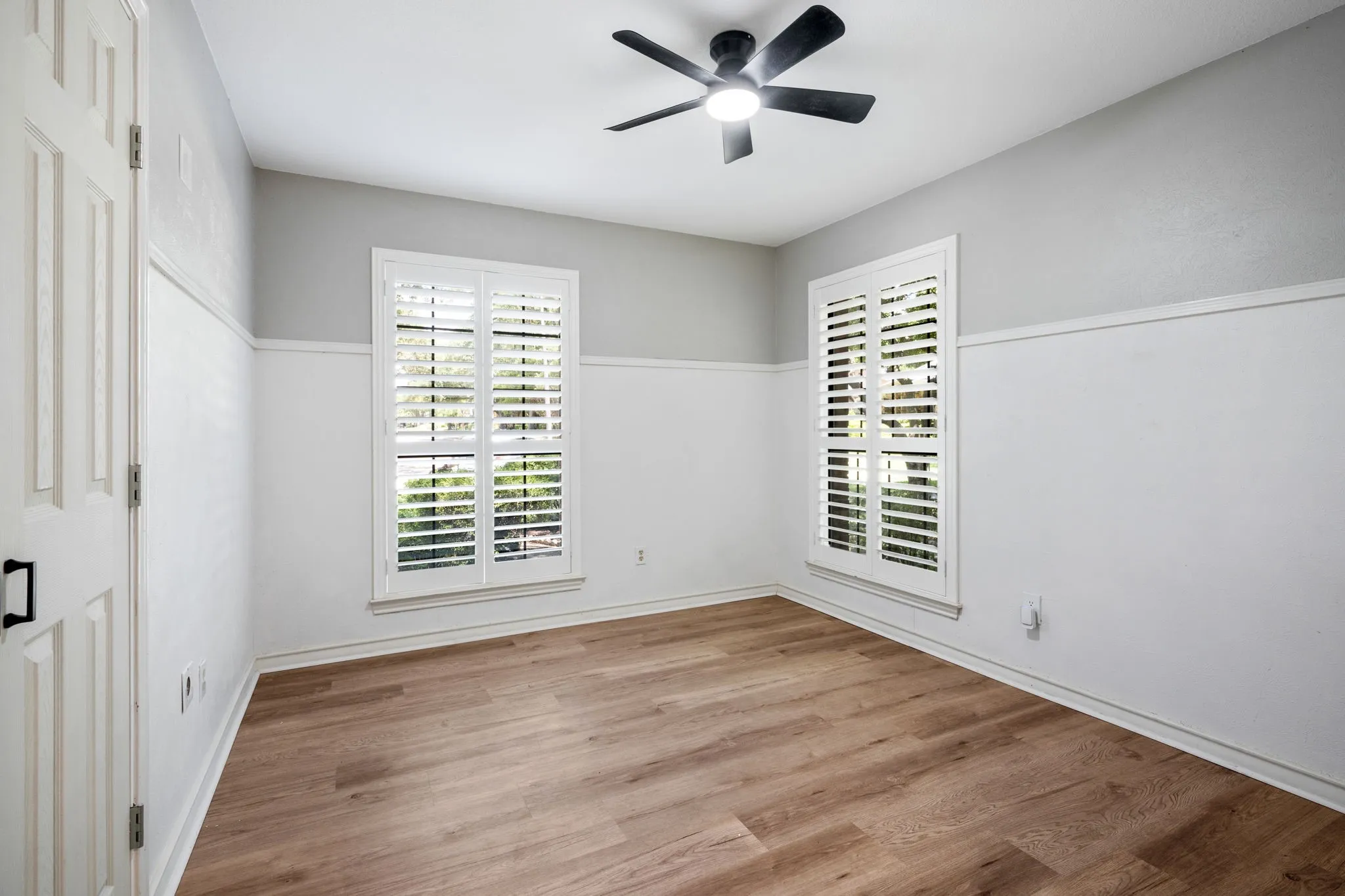 Single Family Residence For Sale in Dallas County , 16618 Cleary Circle, Dallas, Texas 75248, 3 Bedroom, 2 Bathroom, 2 Garage spaces, 1,969 Sqft, built in 1984, mls#21371839, Real Estate Agent in Dallas, Homes For Sale in Dallas county, Homes For Sale in Dallas, Realtor in Dallas Texas, Real Estate Brokerage Independent Realty Texas, Luminita Cordes Realtor