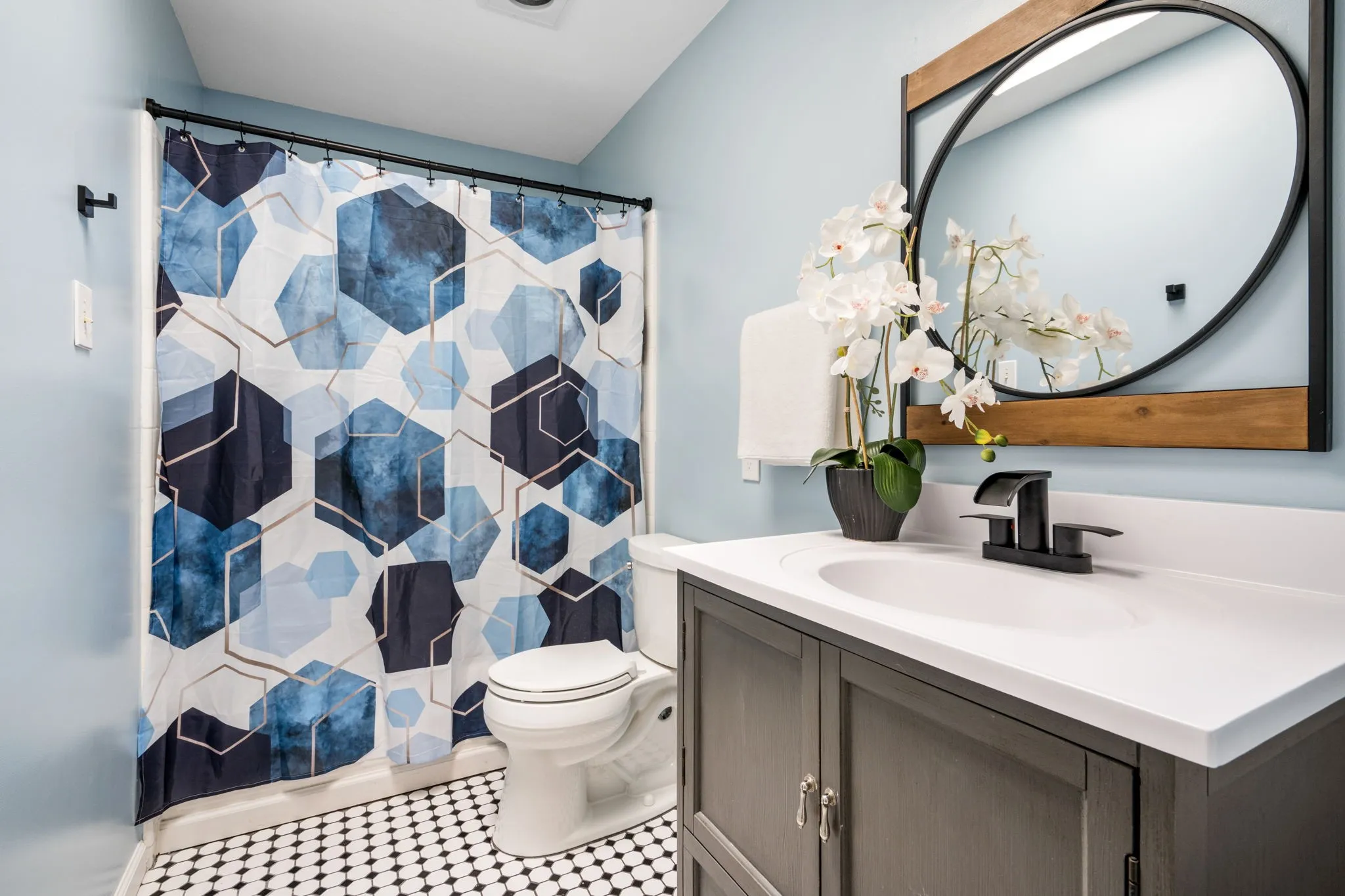 Single Family Residence For Sale in Dallas County , 16618 Cleary Circle, Dallas, Texas 75248, 3 Bedroom, 2 Bathroom, 2 Garage spaces, 1,969 Sqft, built in 1984, mls#21371839, Real Estate Agent in Dallas, Homes For Sale in Dallas county, Homes For Sale in Dallas, Realtor in Dallas Texas, Real Estate Brokerage Independent Realty Texas, Luminita Cordes Realtor
