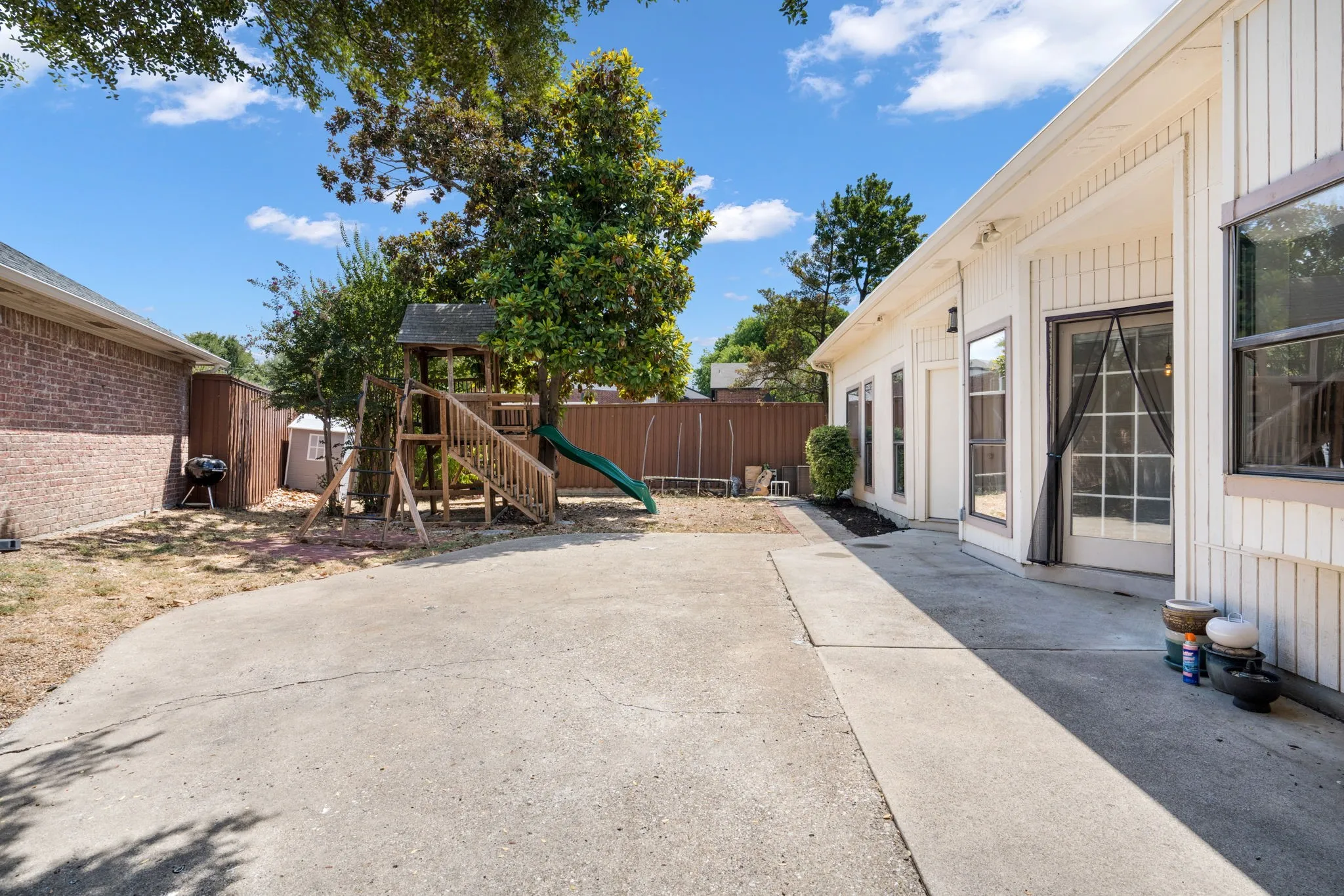 Single Family Residence For Sale in Dallas County , 16618 Cleary Circle, Dallas, Texas 75248, 3 Bedroom, 2 Bathroom, 2 Garage spaces, 1,969 Sqft, built in 1984, mls#21371839, Real Estate Agent in Dallas, Homes For Sale in Dallas county, Homes For Sale in Dallas, Realtor in Dallas Texas, Real Estate Brokerage Independent Realty Texas, Luminita Cordes Realtor