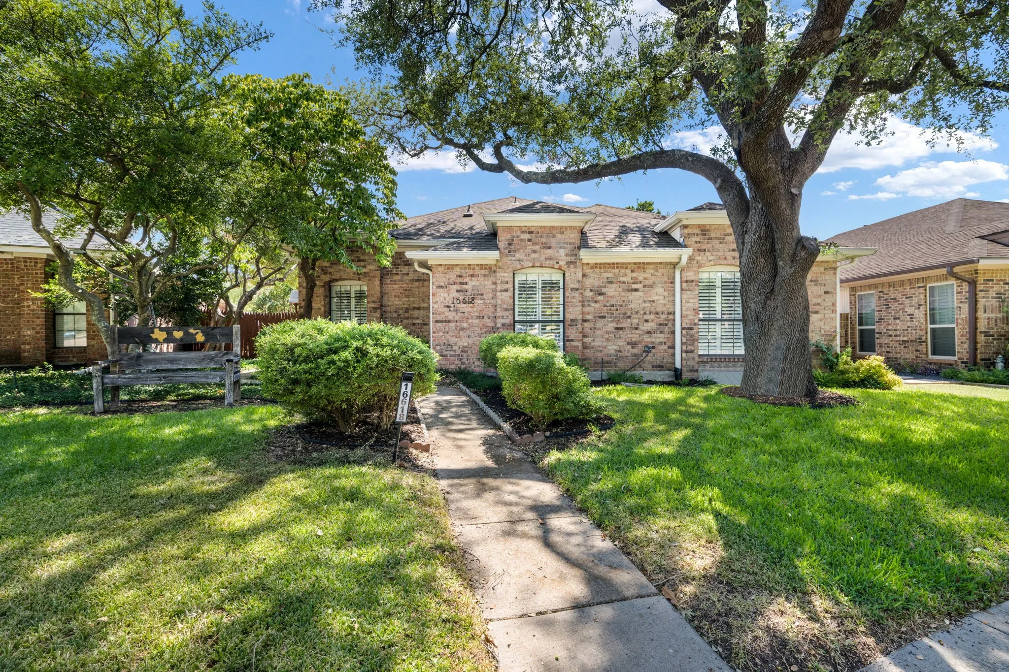 Single Family Residence For Sale in Dallas County , 16618 Cleary Circle, Dallas, Texas 75248, 3 Bedroom, 2 Bathroom, 2 Garage spaces, 1,969 Sqft, built in 1984, mls#21371839, Real Estate Agent in Dallas, Homes For Sale in Dallas county, Homes For Sale in Dallas, Realtor in Dallas Texas, Real Estate Brokerage Independent Realty Texas, Luminita Cordes Realtor