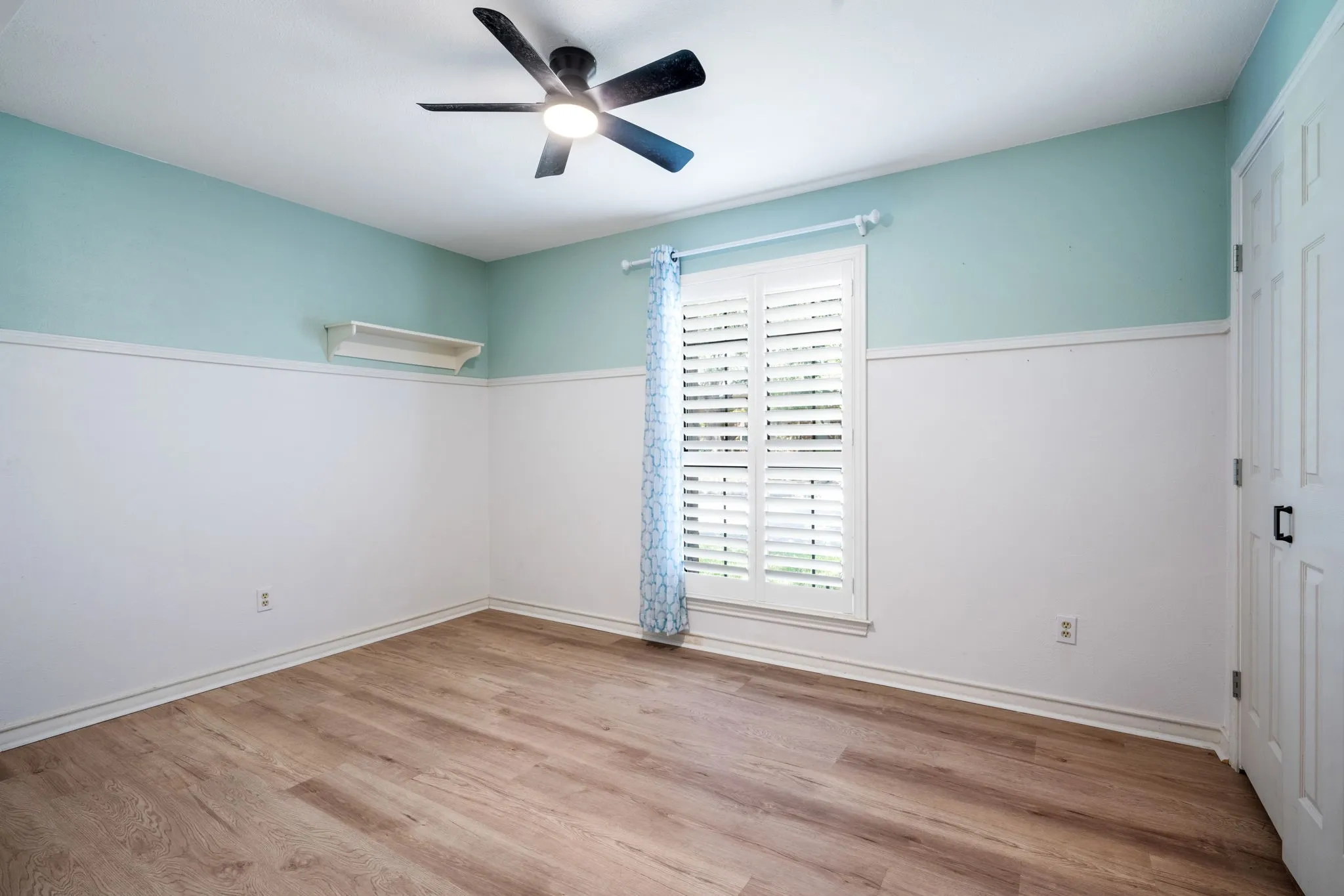 Single Family Residence For Sale in Dallas County , 16618 Cleary Circle, Dallas, Texas 75248, 3 Bedroom, 2 Bathroom, 2 Garage spaces, 1,969 Sqft, built in 1984, mls#21371839, Real Estate Agent in Dallas, Homes For Sale in Dallas county, Homes For Sale in Dallas, Realtor in Dallas Texas, Real Estate Brokerage Independent Realty Texas, Luminita Cordes Realtor