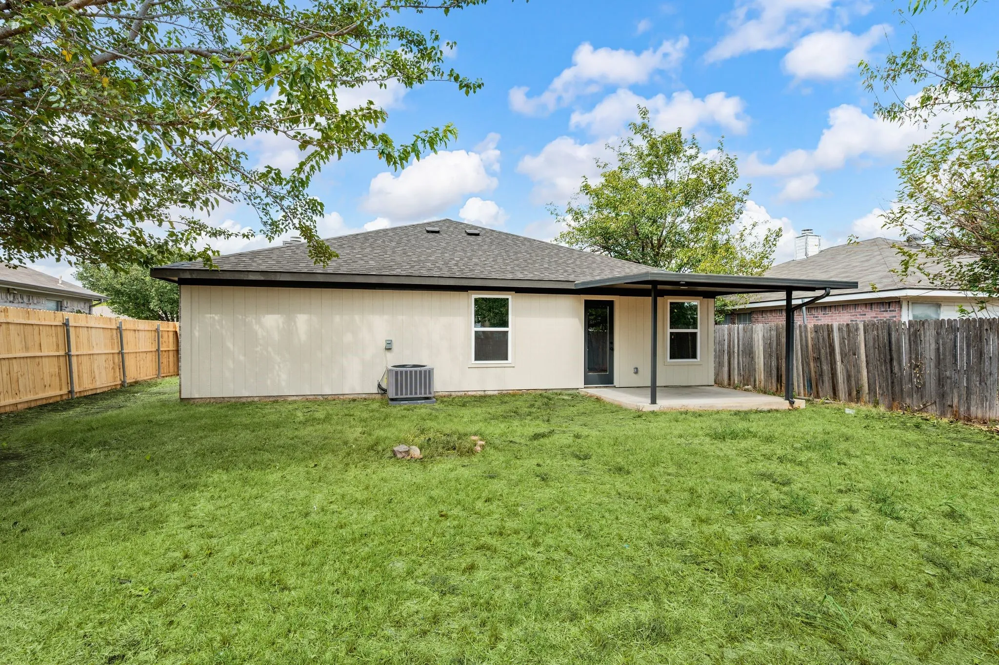 Single Family Residence For Sale in Tarrant County , 1804 Canyon Ridge Street, Fort Worth, Texas 76131, 3 Bedroom, 2 Bathroom, 2 Garage spaces, 1,428 Sqft, built in 1998, mls#21377175, Real Estate Agent in Fort Worth, Homes For Sale in Tarrant county, Homes For Sale in Fort Worth, Realtor in Fort Worth Texas, Real Estate Brokerage Independent Realty Texas, Luminita Cordes Realtor